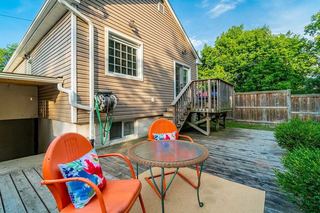 19 Lorne Ave