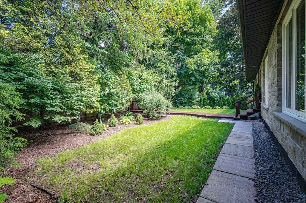 83 Jerseyville Rd E