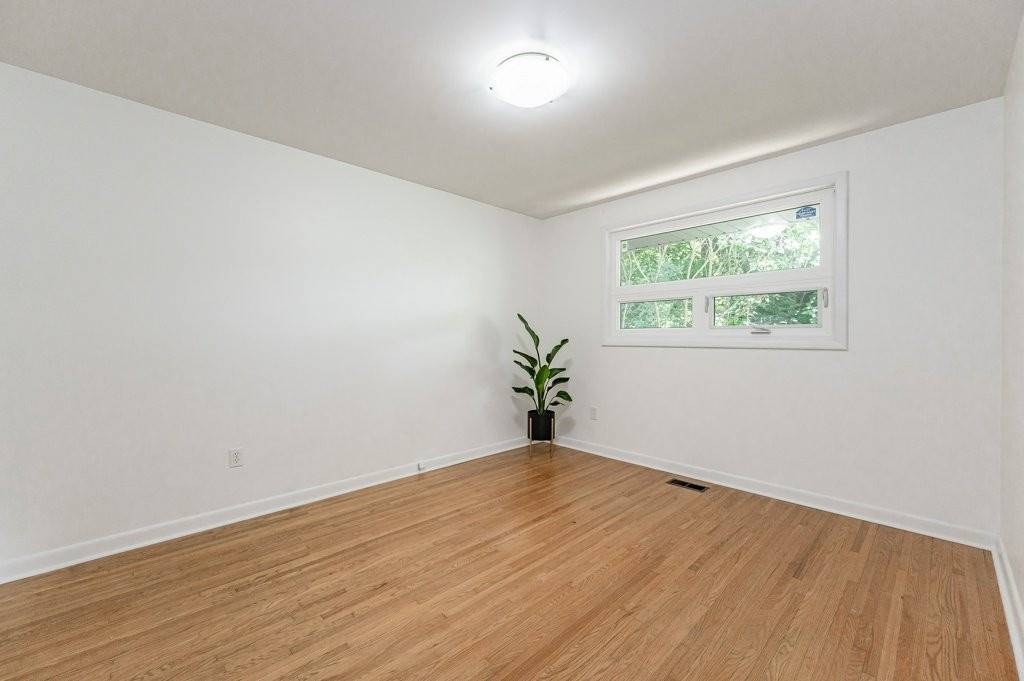 83 Jerseyville Rd E