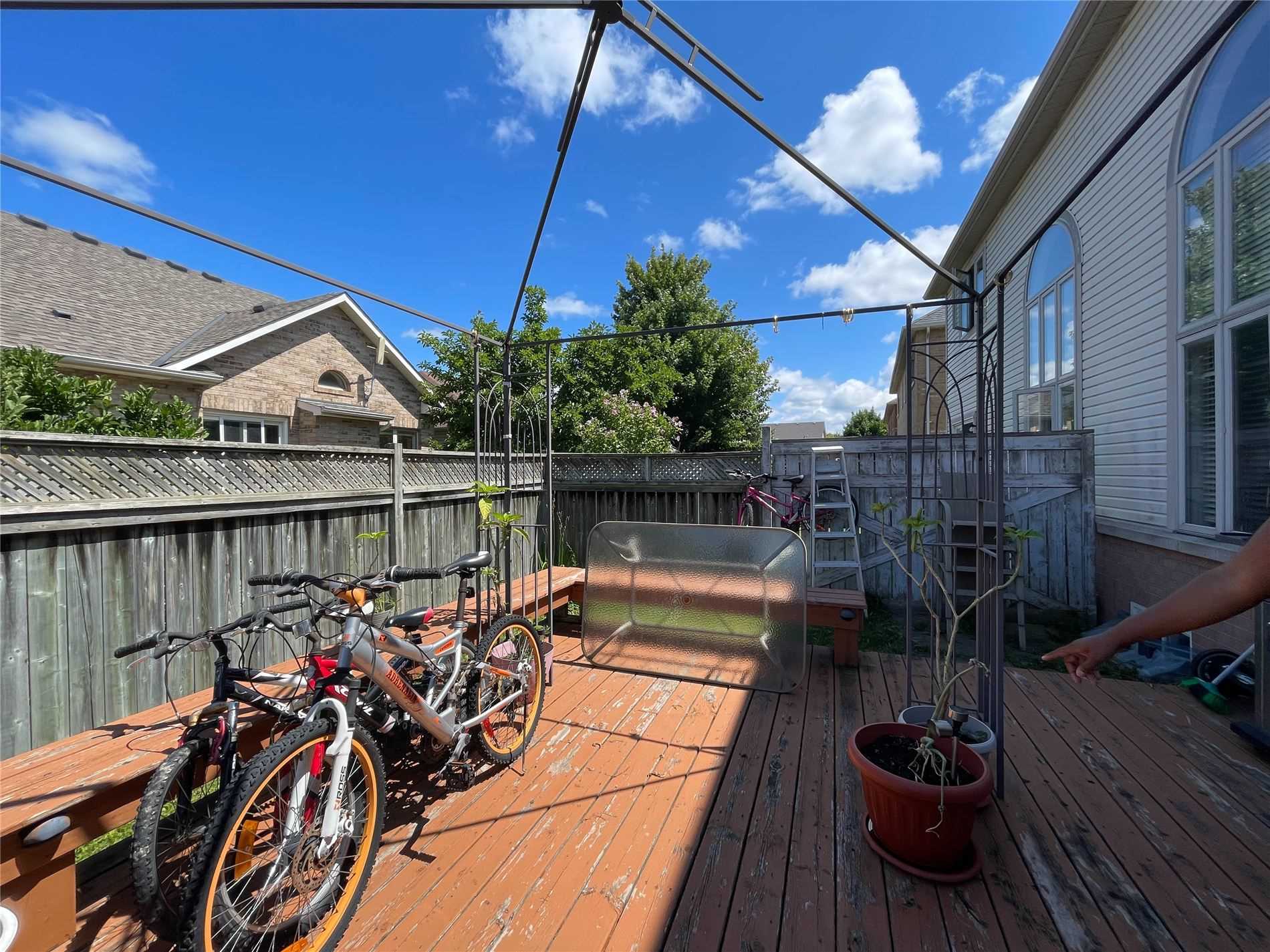 30 Robertson Rd