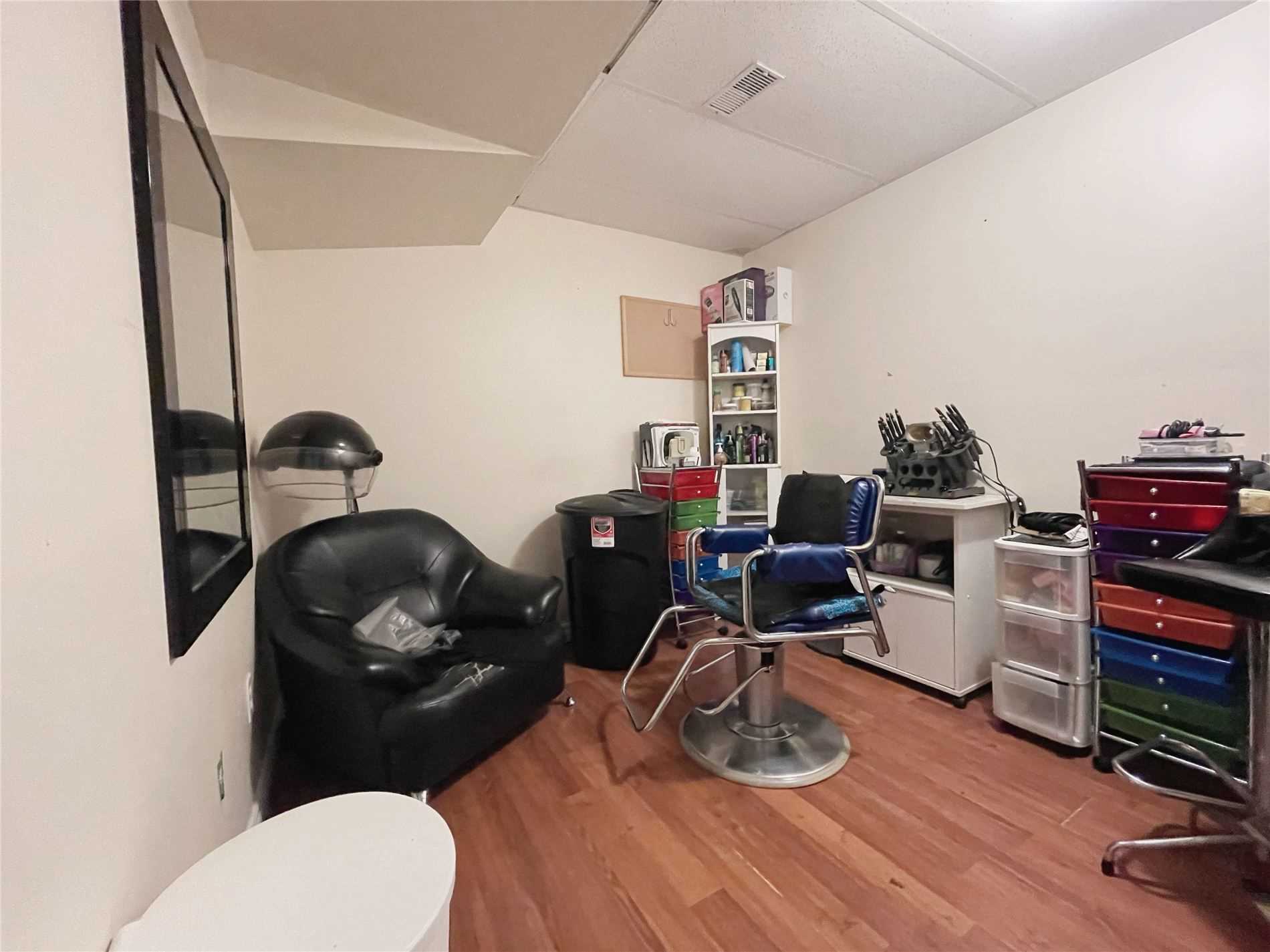 30 Robertson Rd