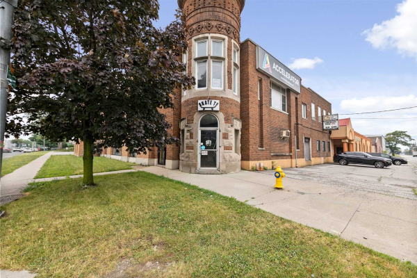 1501 Howard Ave, Windsor