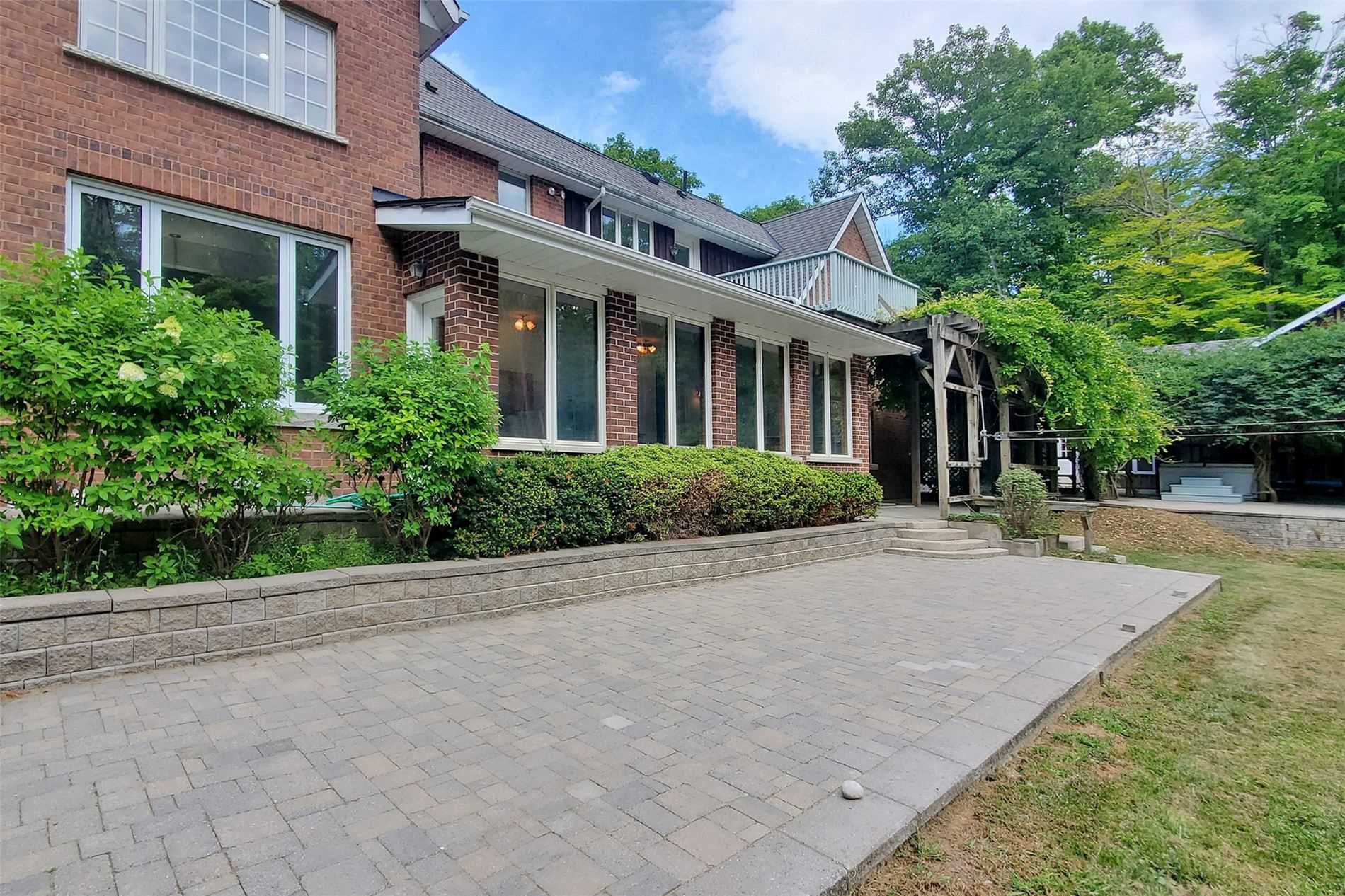 902 Shaver Rd