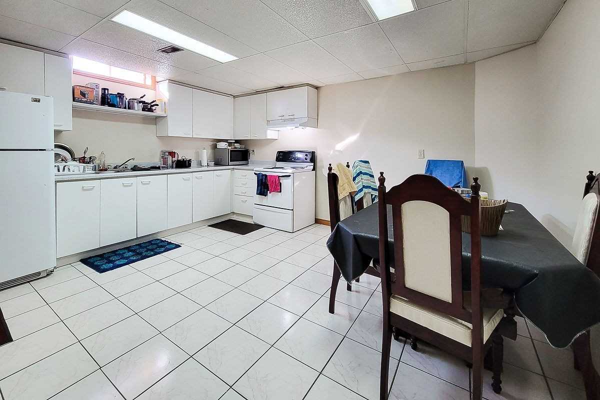 32 Pinewoods Dr