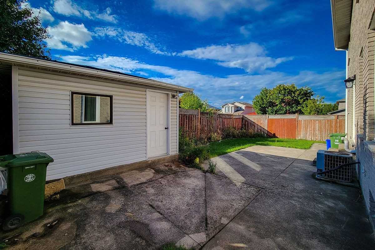 32 Pinewoods Dr