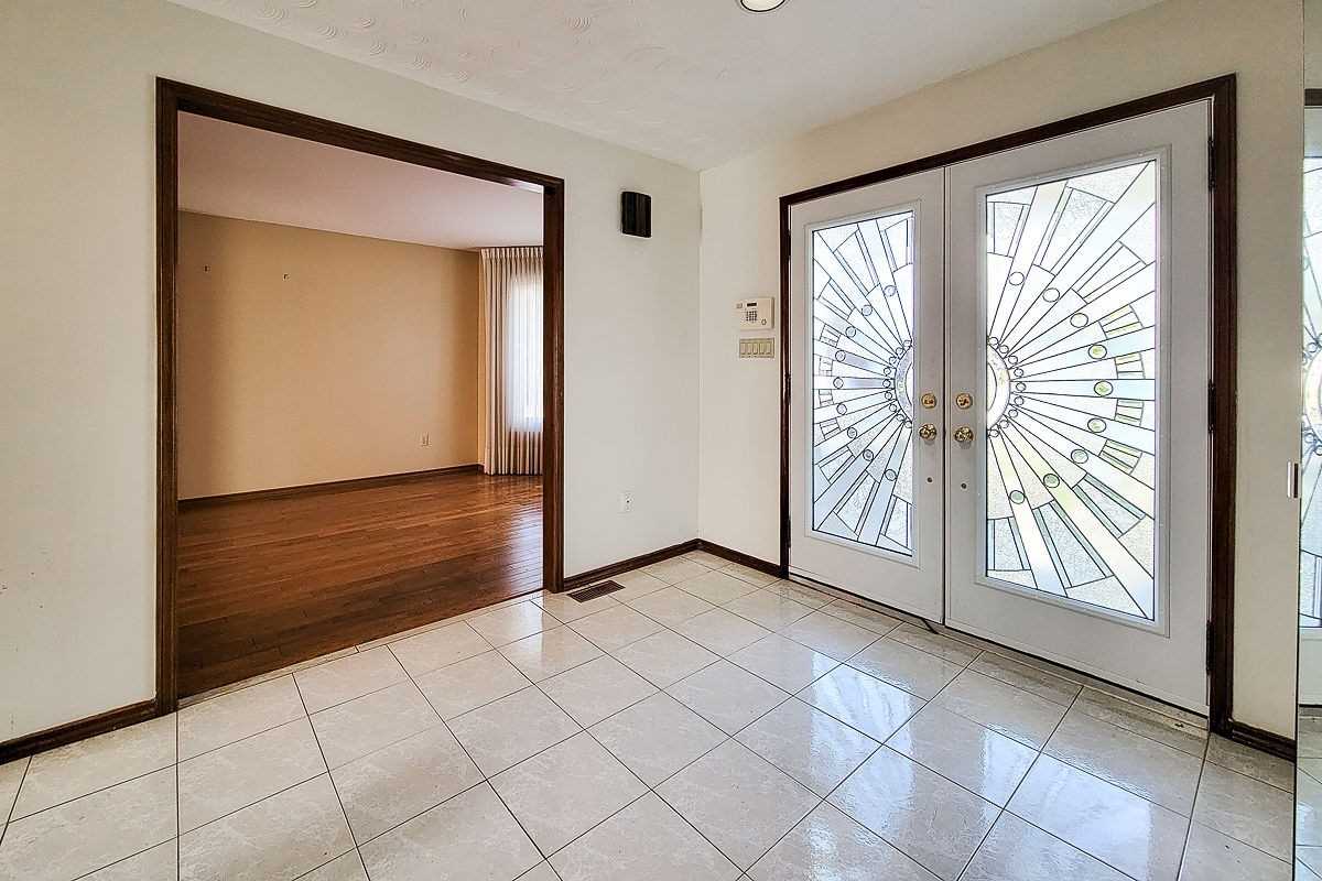 32 Pinewoods Dr