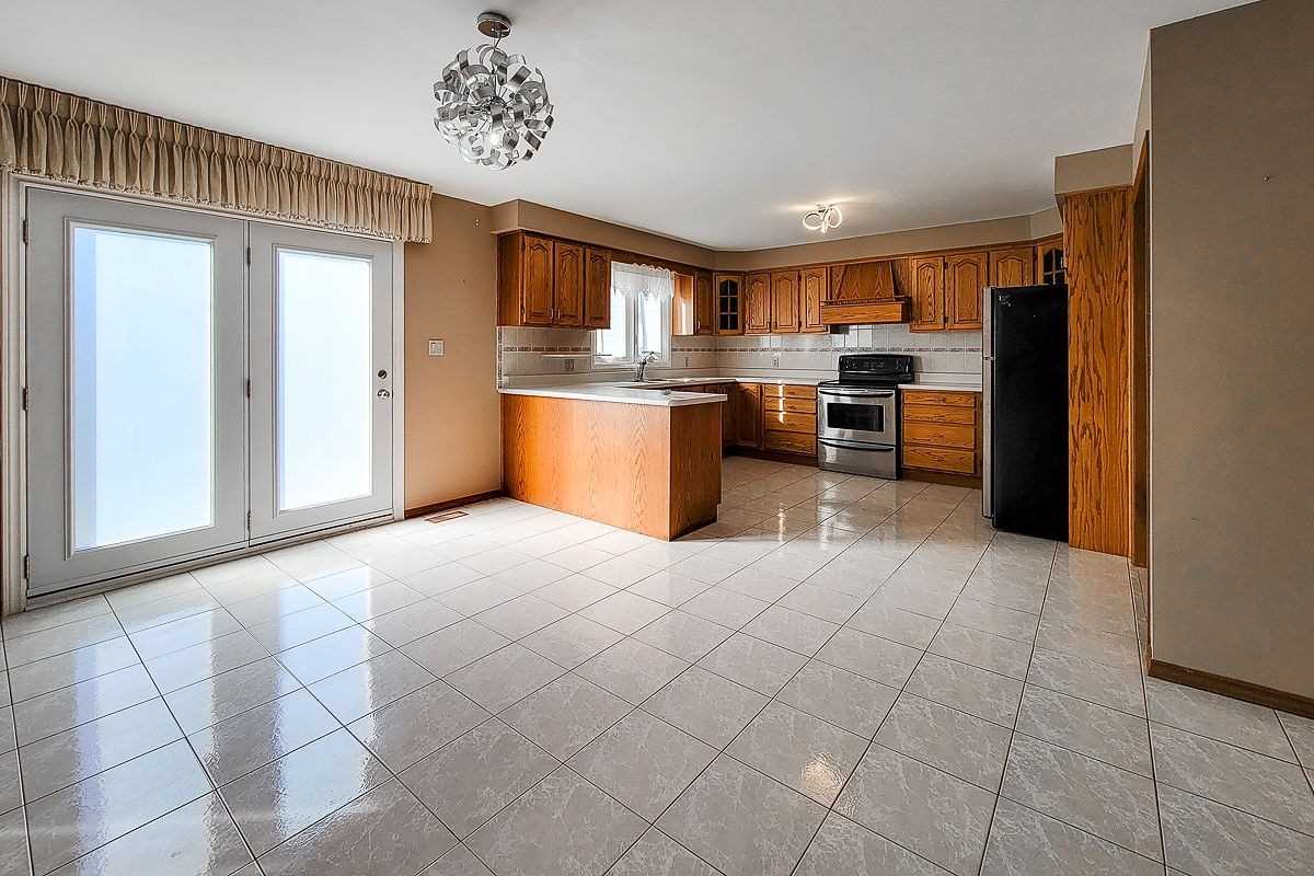 32 Pinewoods Dr