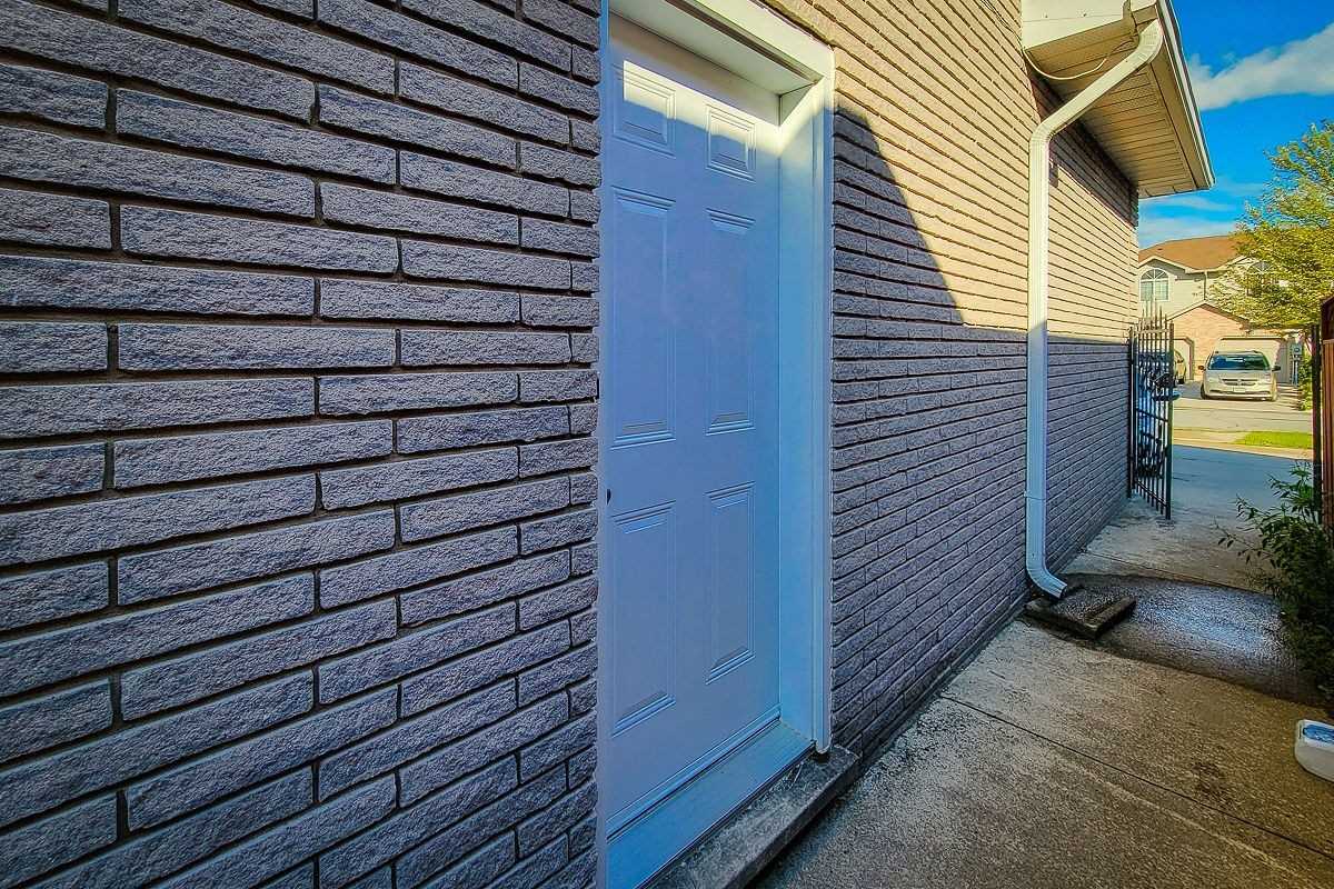 32 Pinewoods Dr