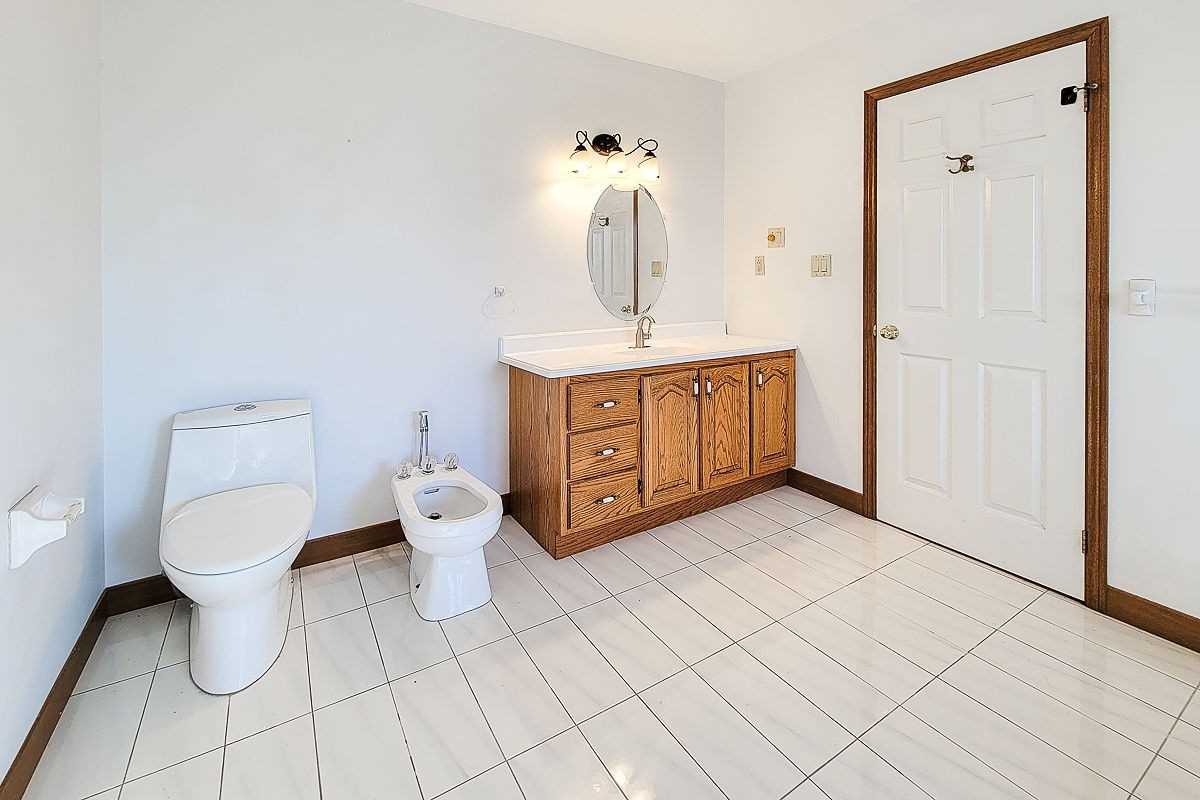32 Pinewoods Dr