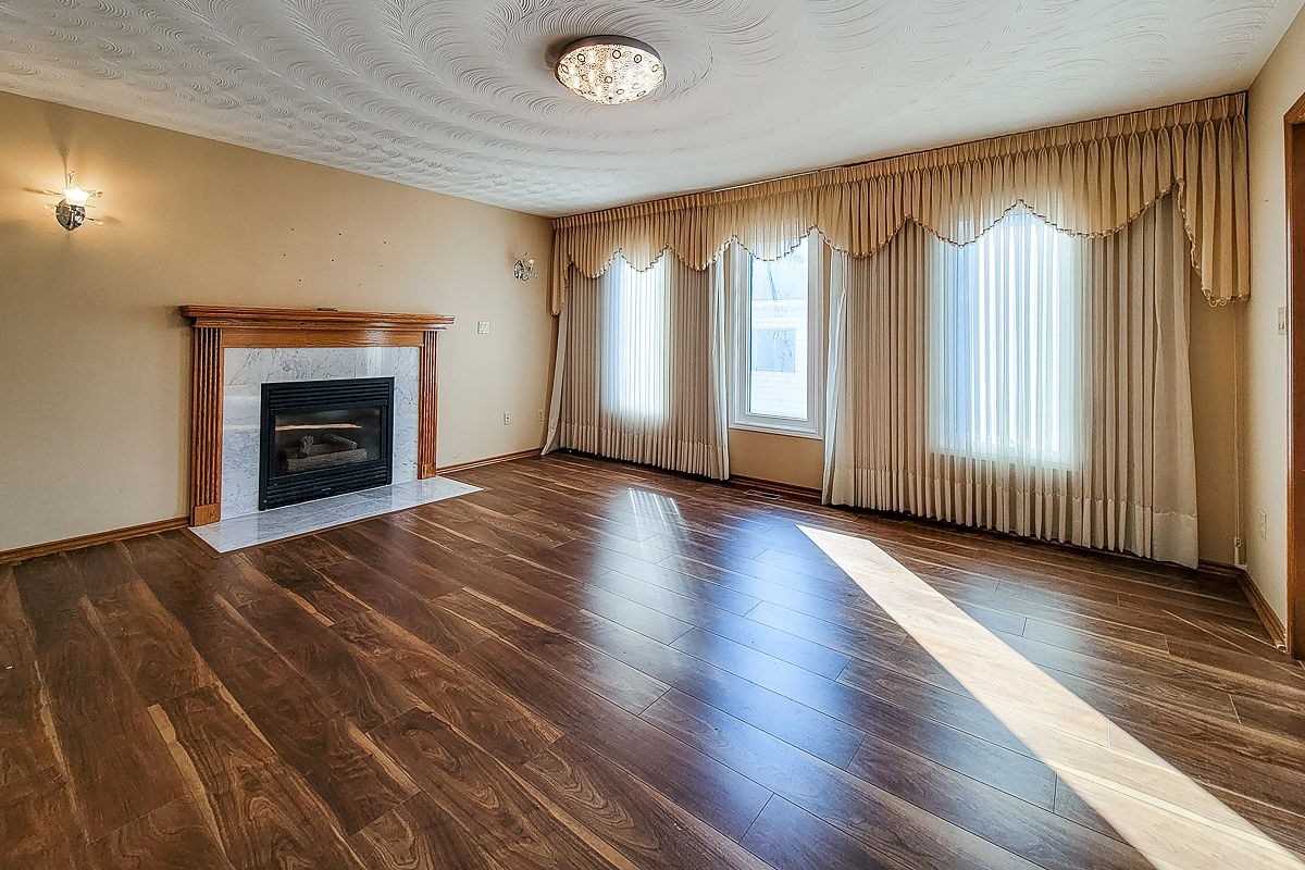 32 Pinewoods Dr