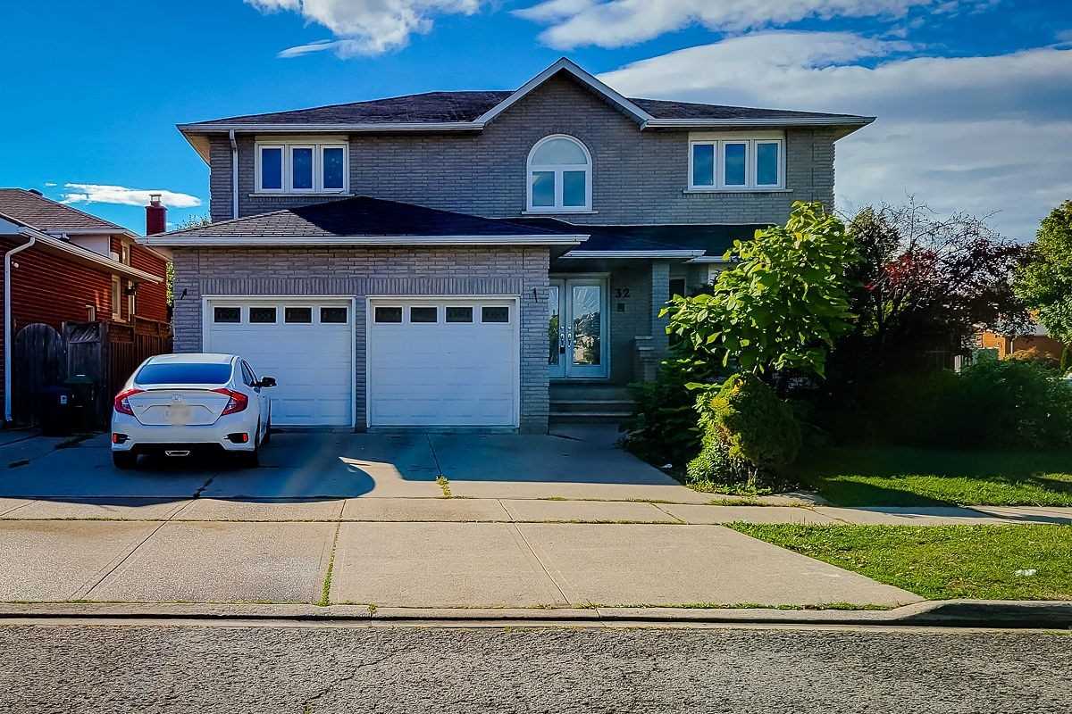 32 Pinewoods Dr