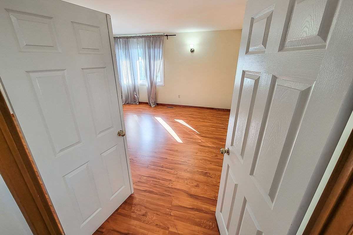 32 Pinewoods Dr