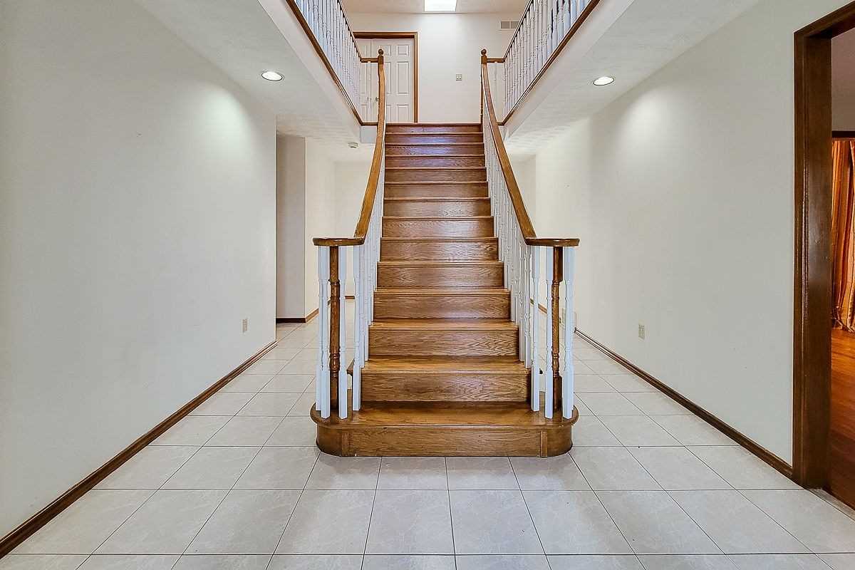 32 Pinewoods Dr