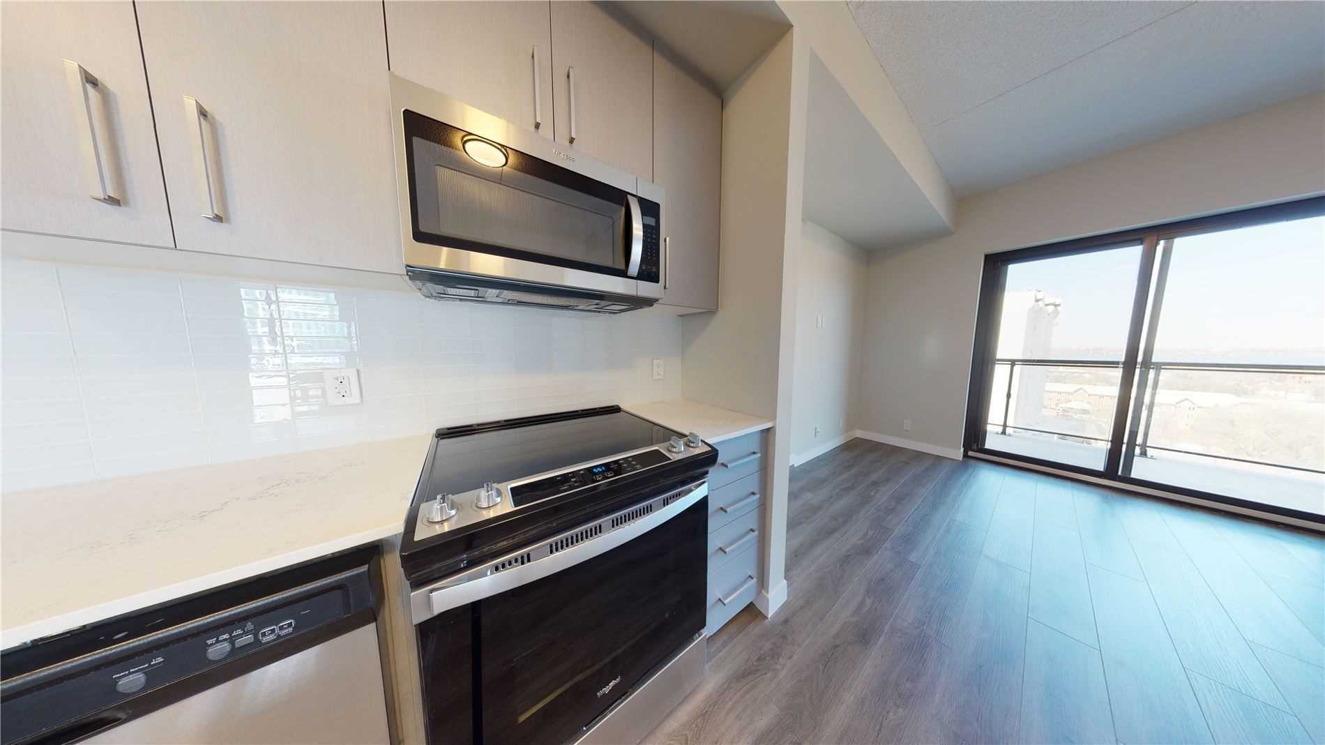 15 Queen St S, #1611