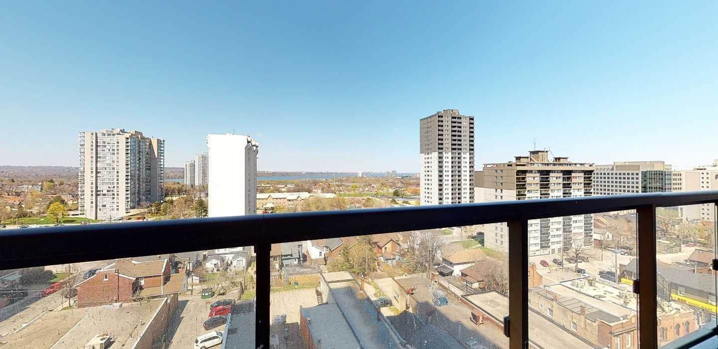 15 Queen St S, #1611