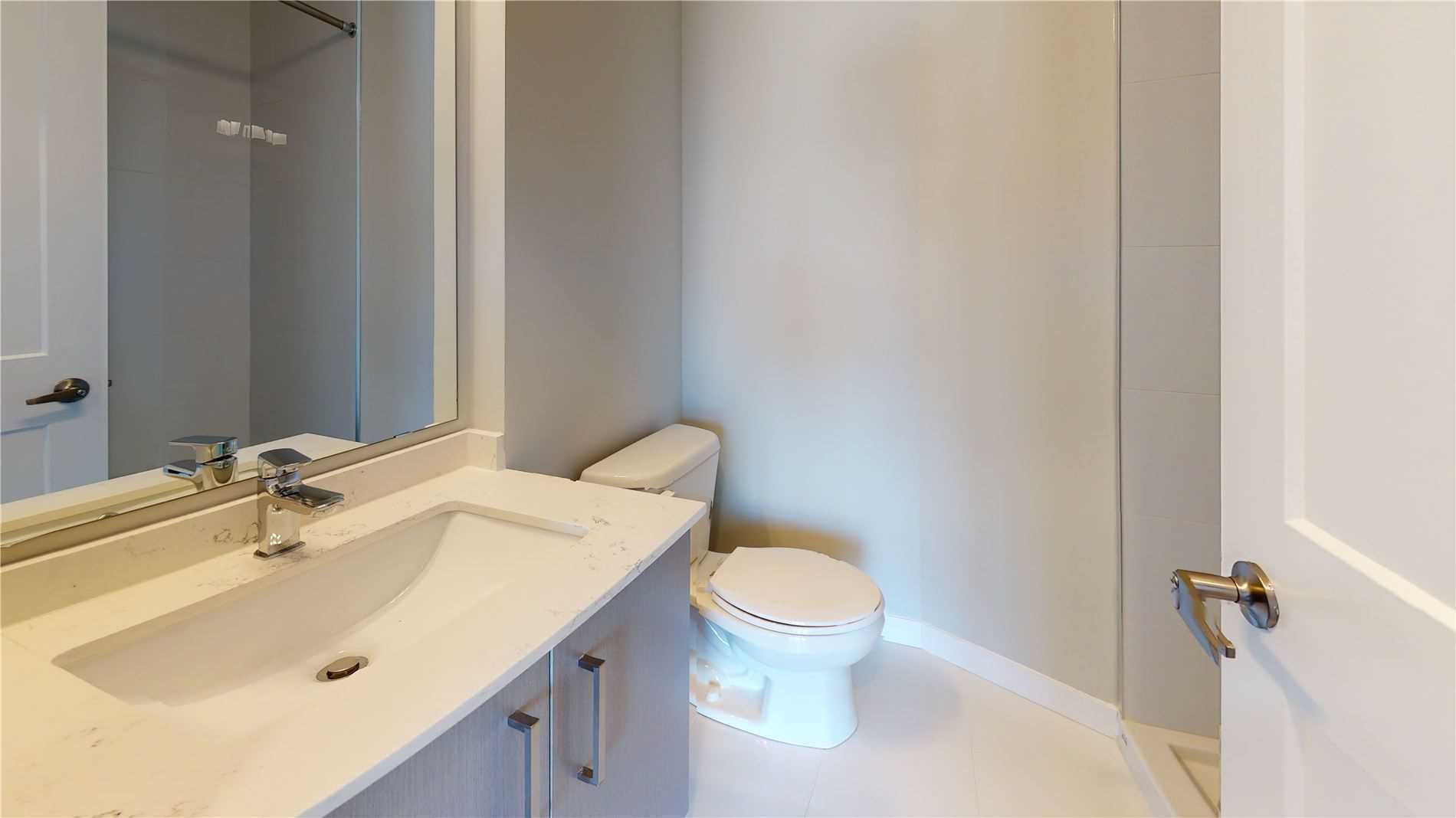 15 Queen St S, #1611