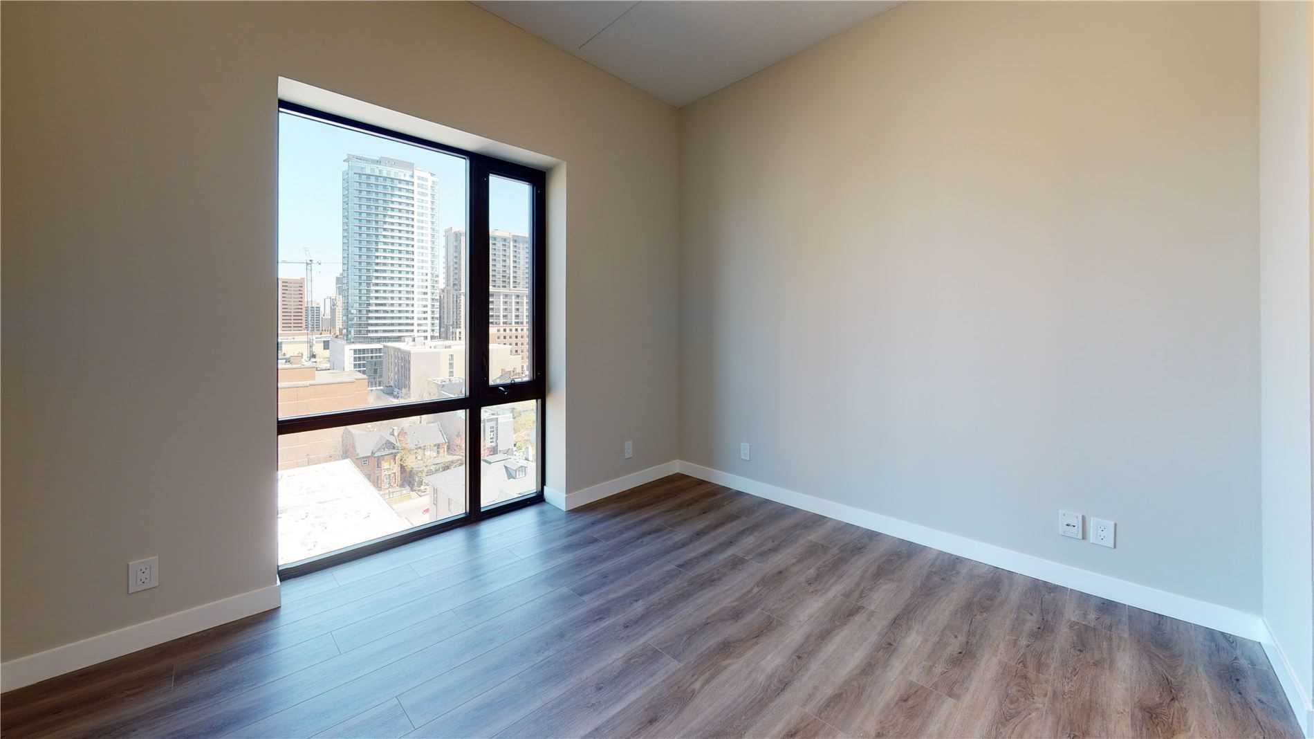 15 Queen St S, #1611