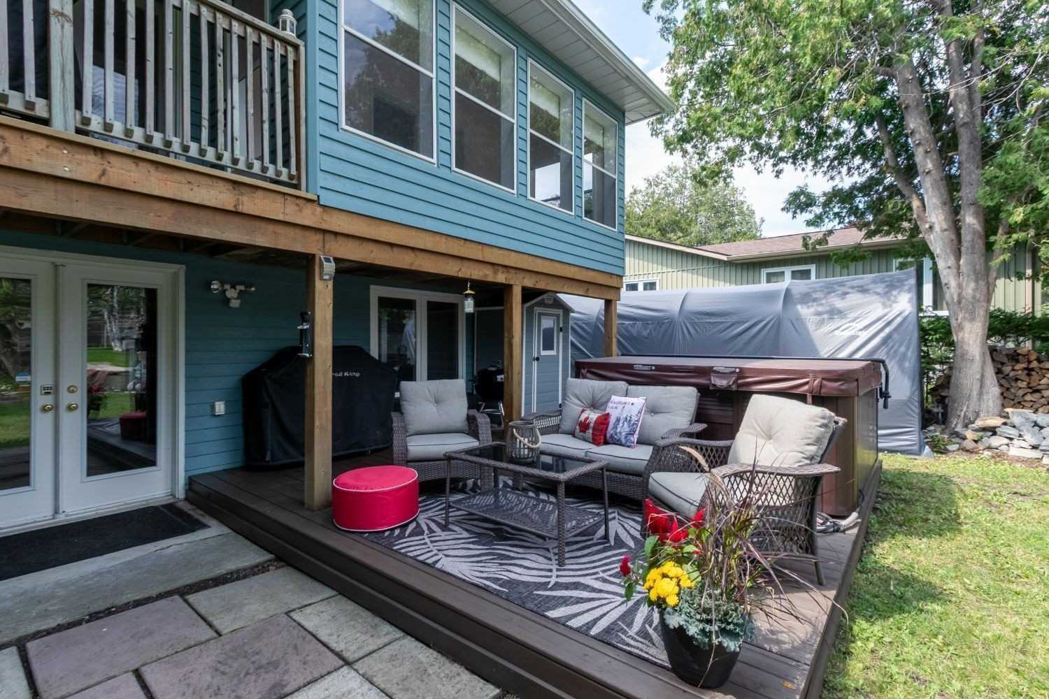 60 River Dr