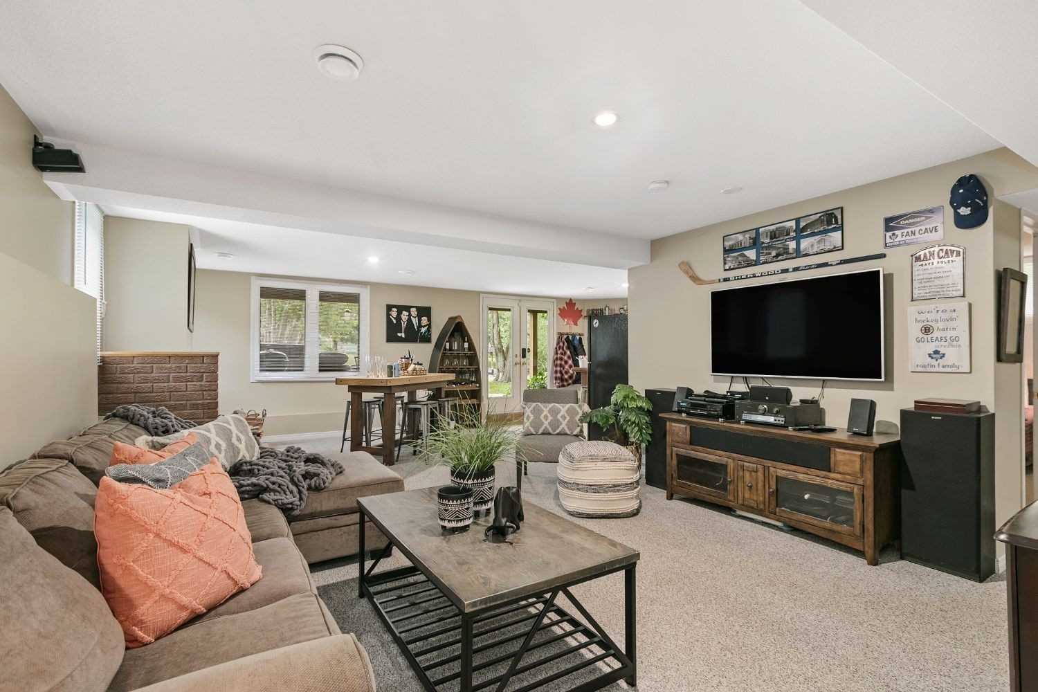 60 River Dr