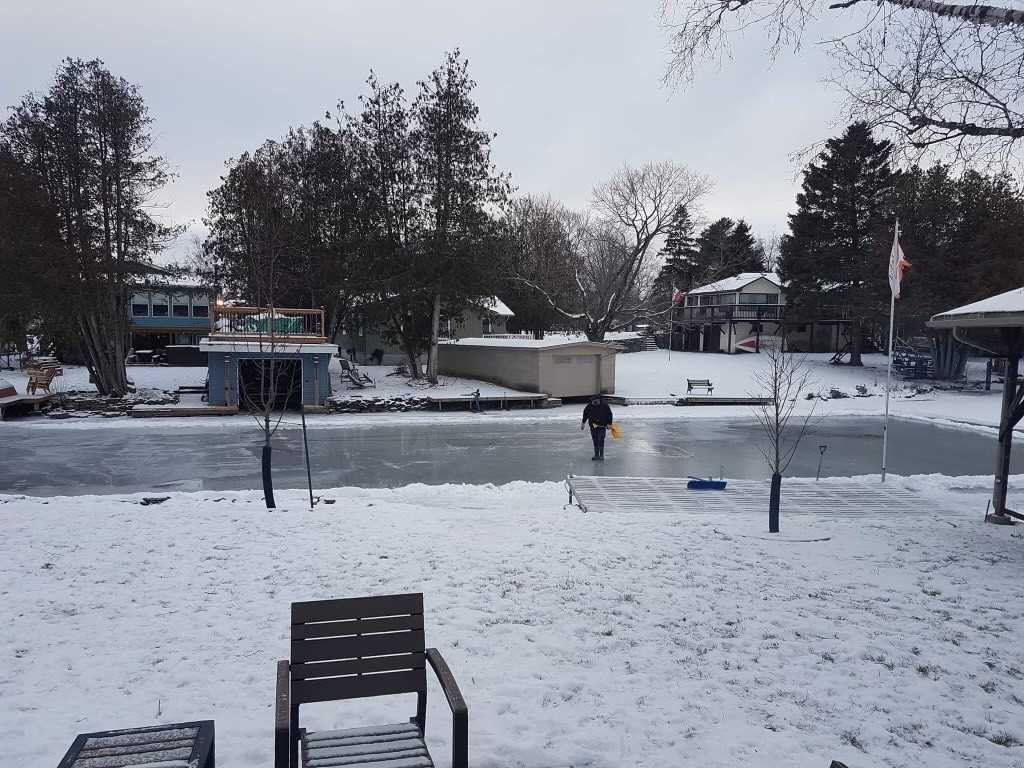 60 River Dr