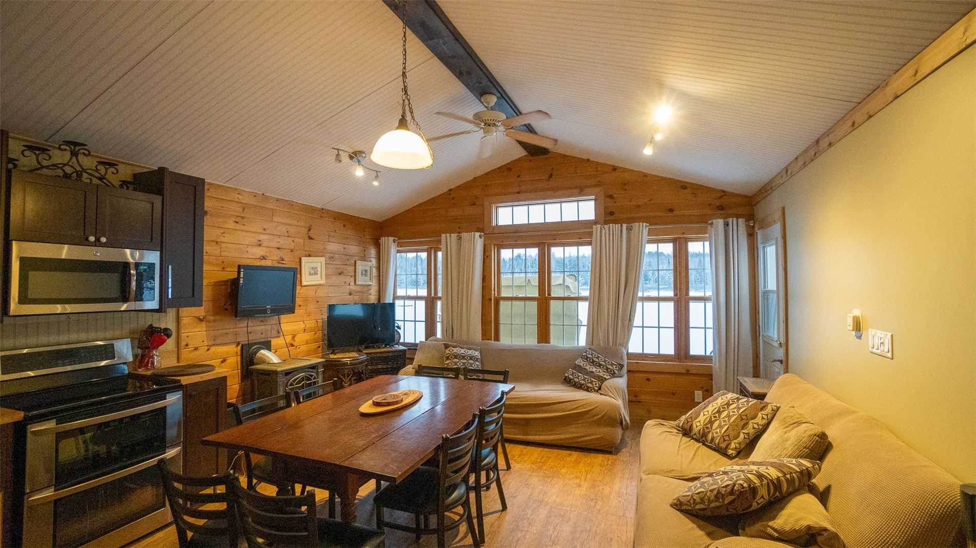 3 Woodland Lane