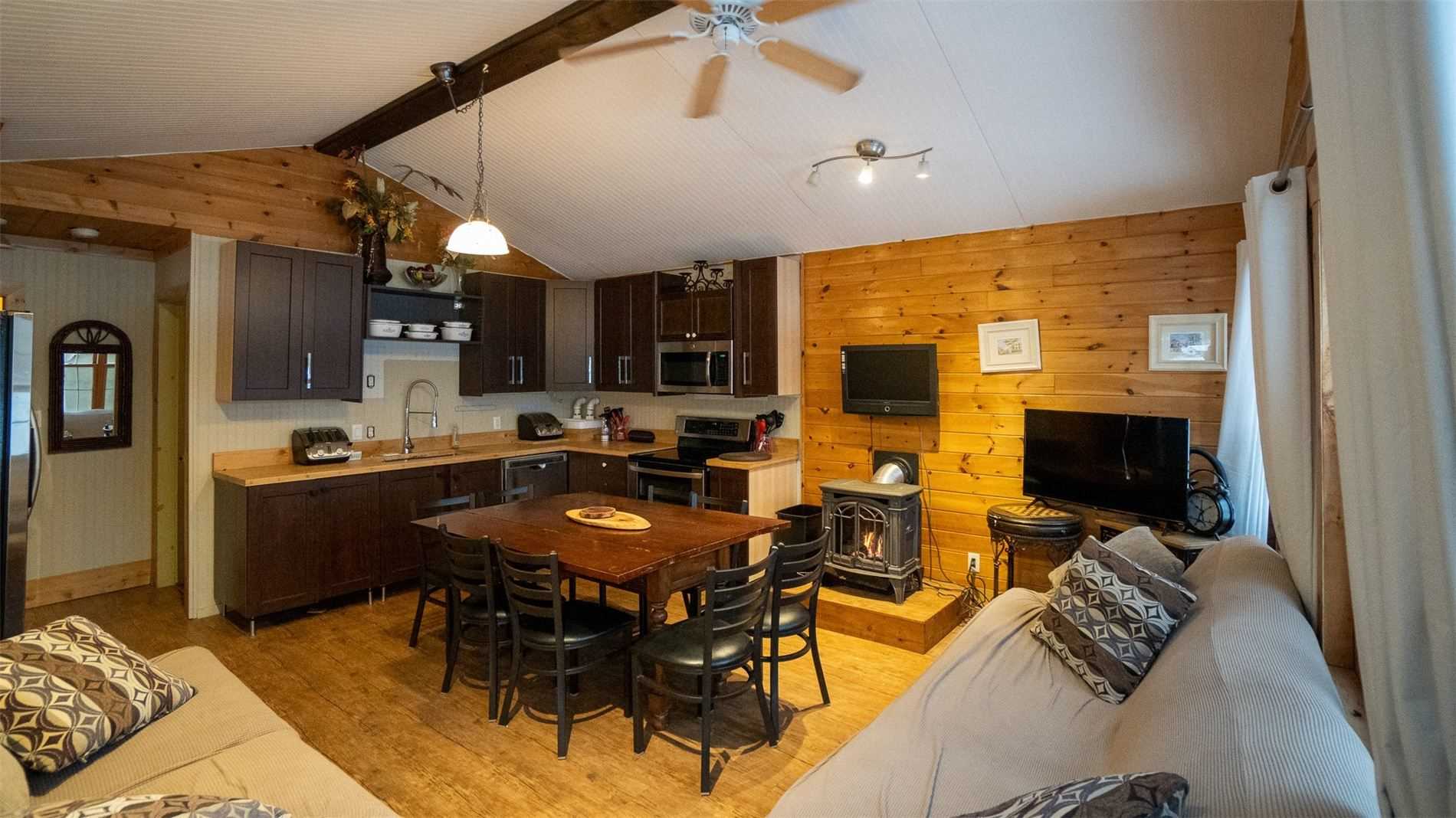 3 Woodland Lane