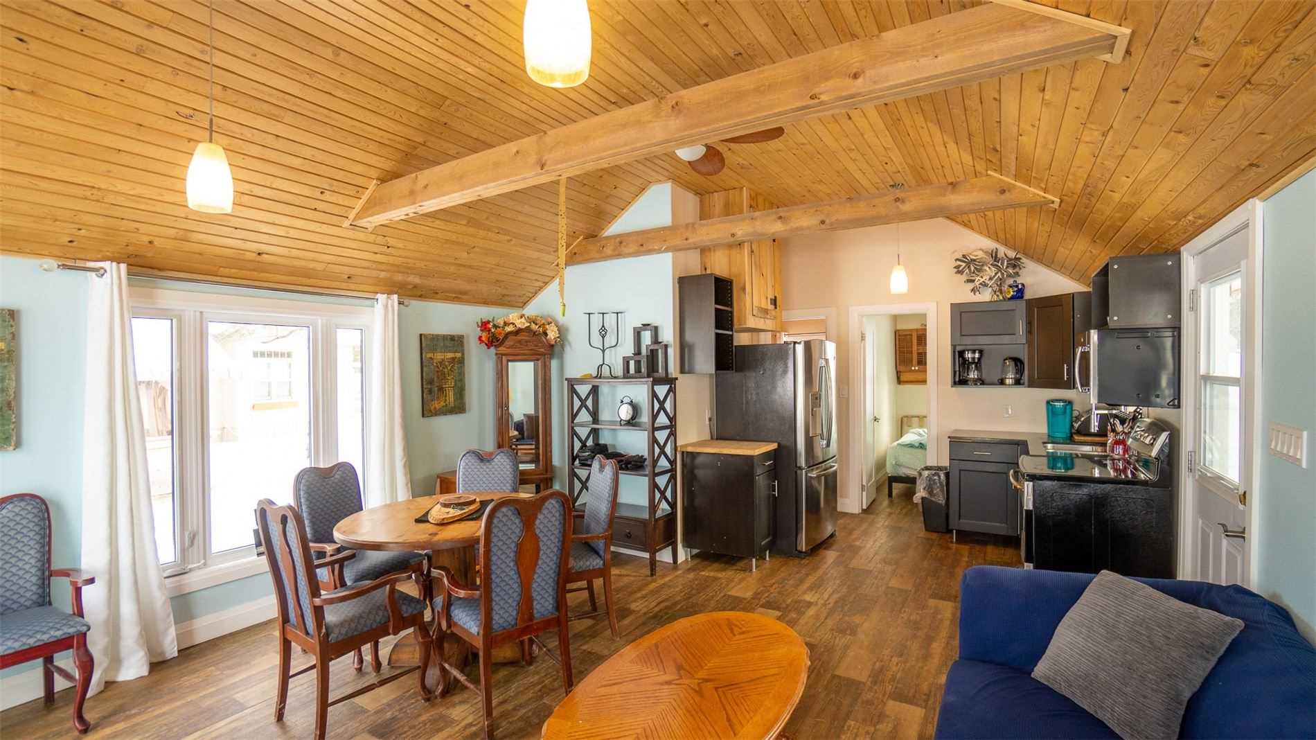 3 Woodland Lane