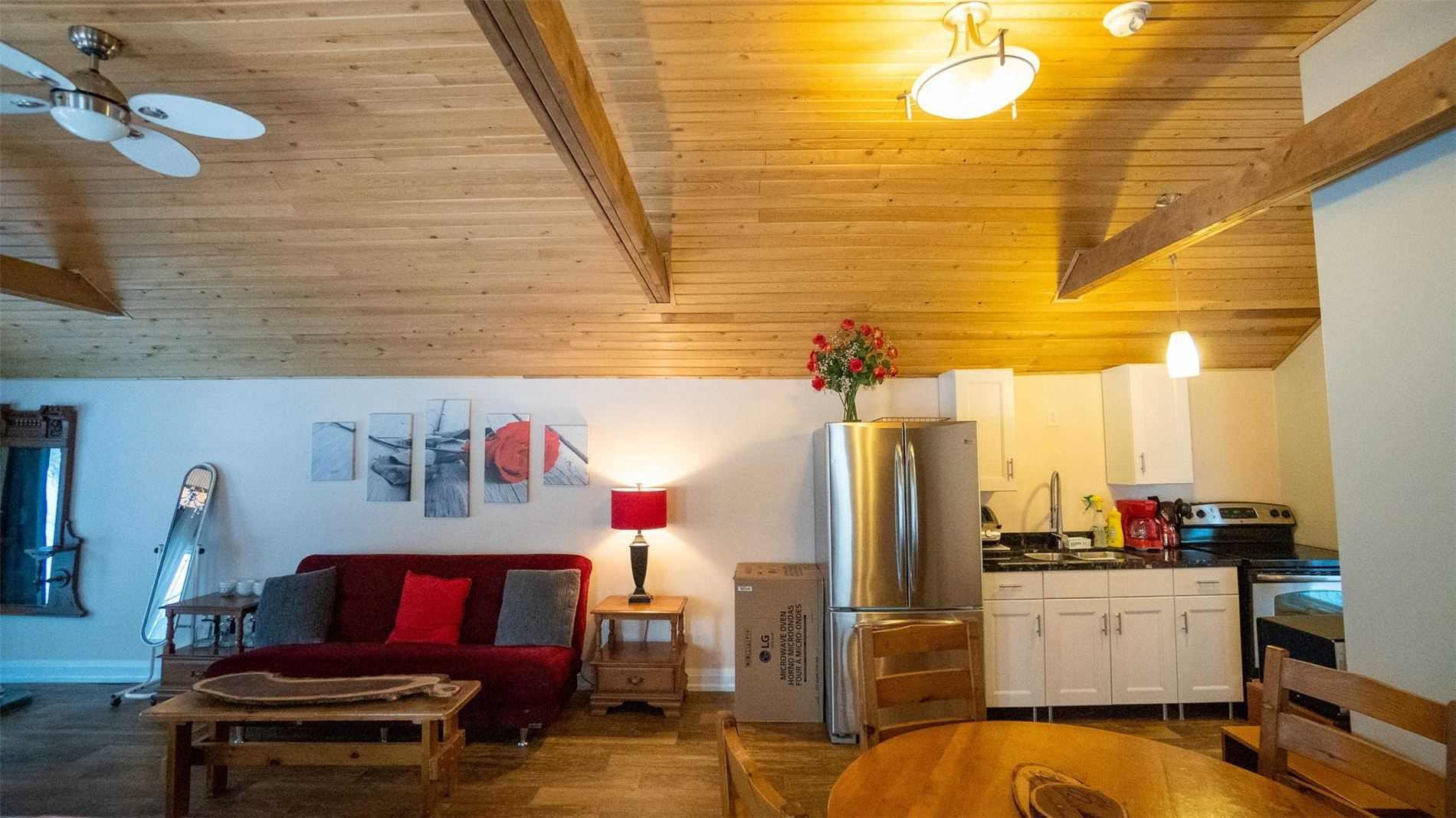 3 Woodland Lane