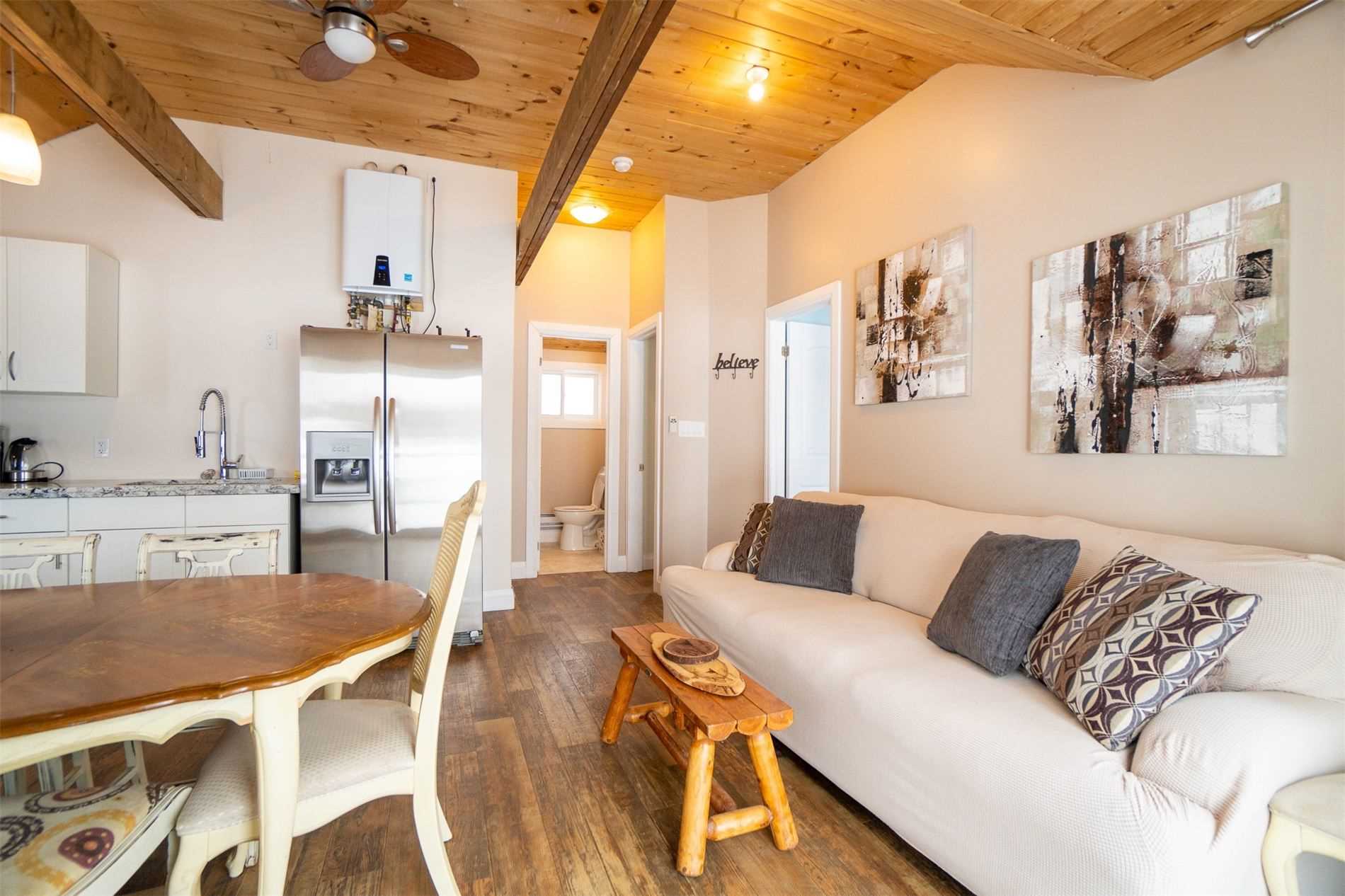 3 Woodland Lane