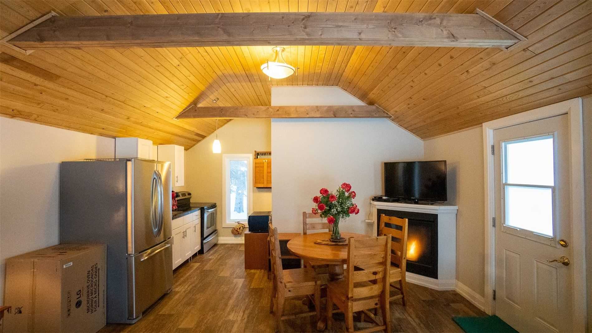 3 Woodland Lane