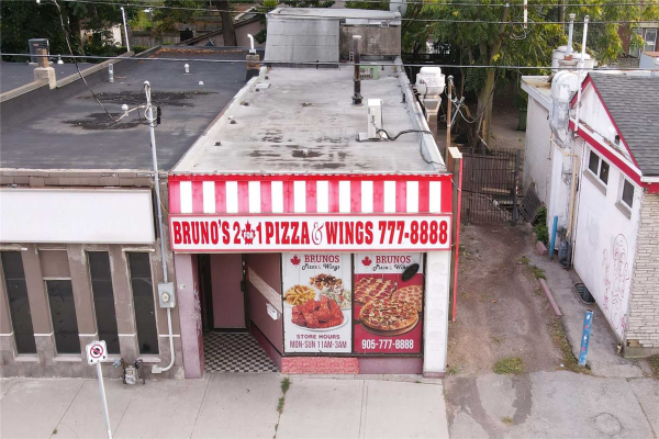 718 Main St E, Hamilton