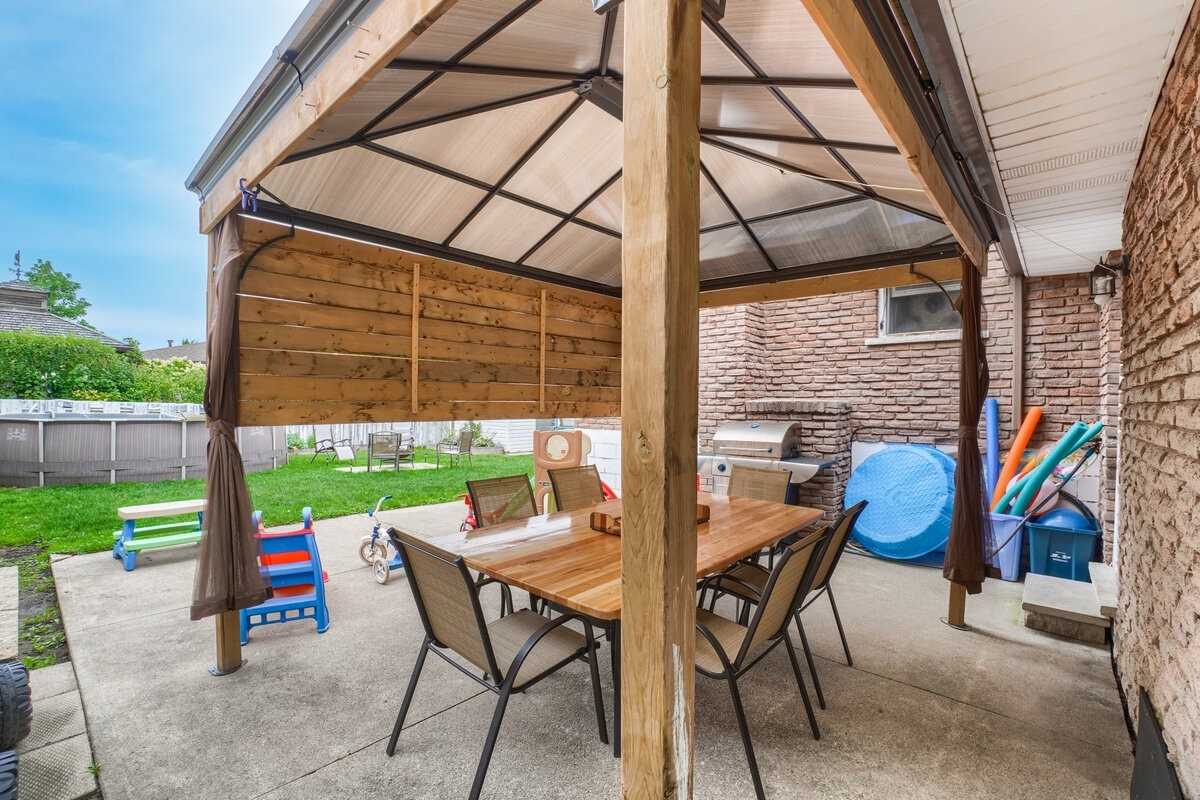 7 Brae Crest Dr