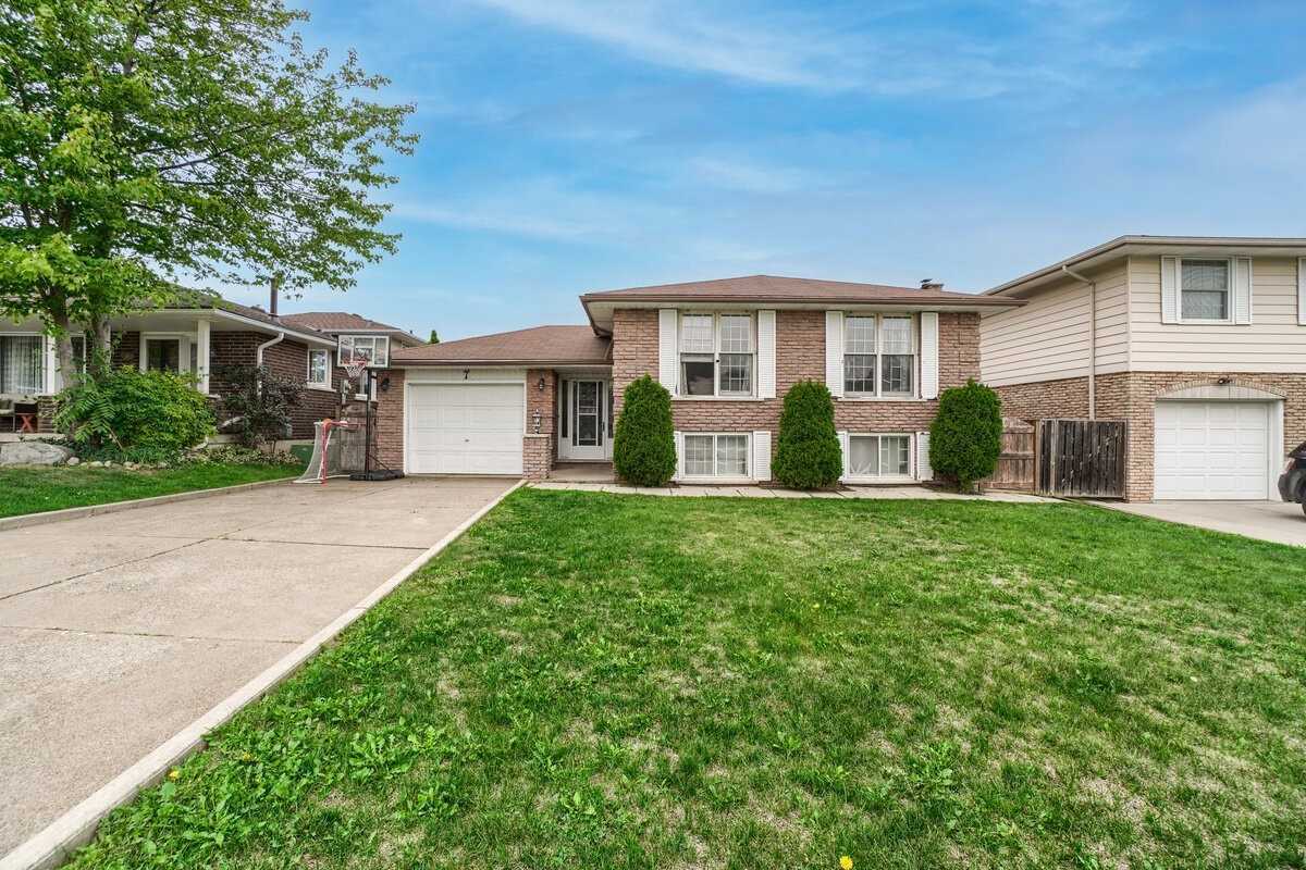 7 Brae Crest Dr