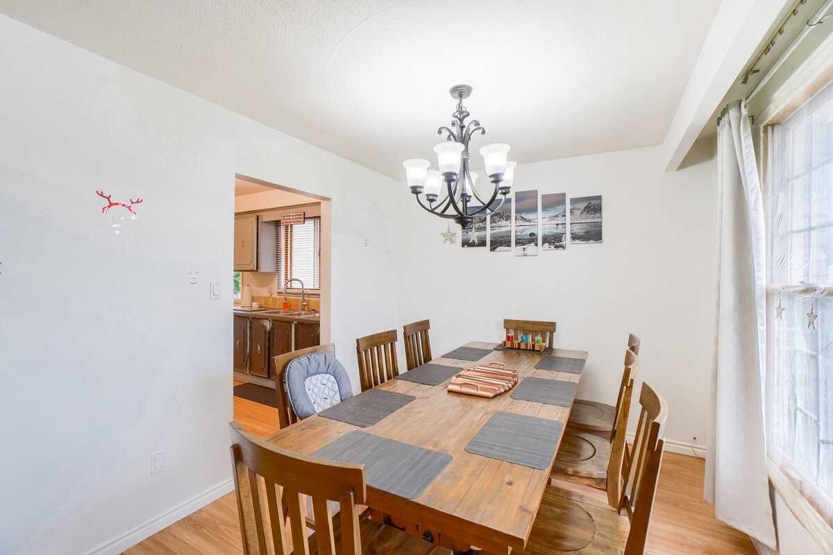 7 Brae Crest Dr