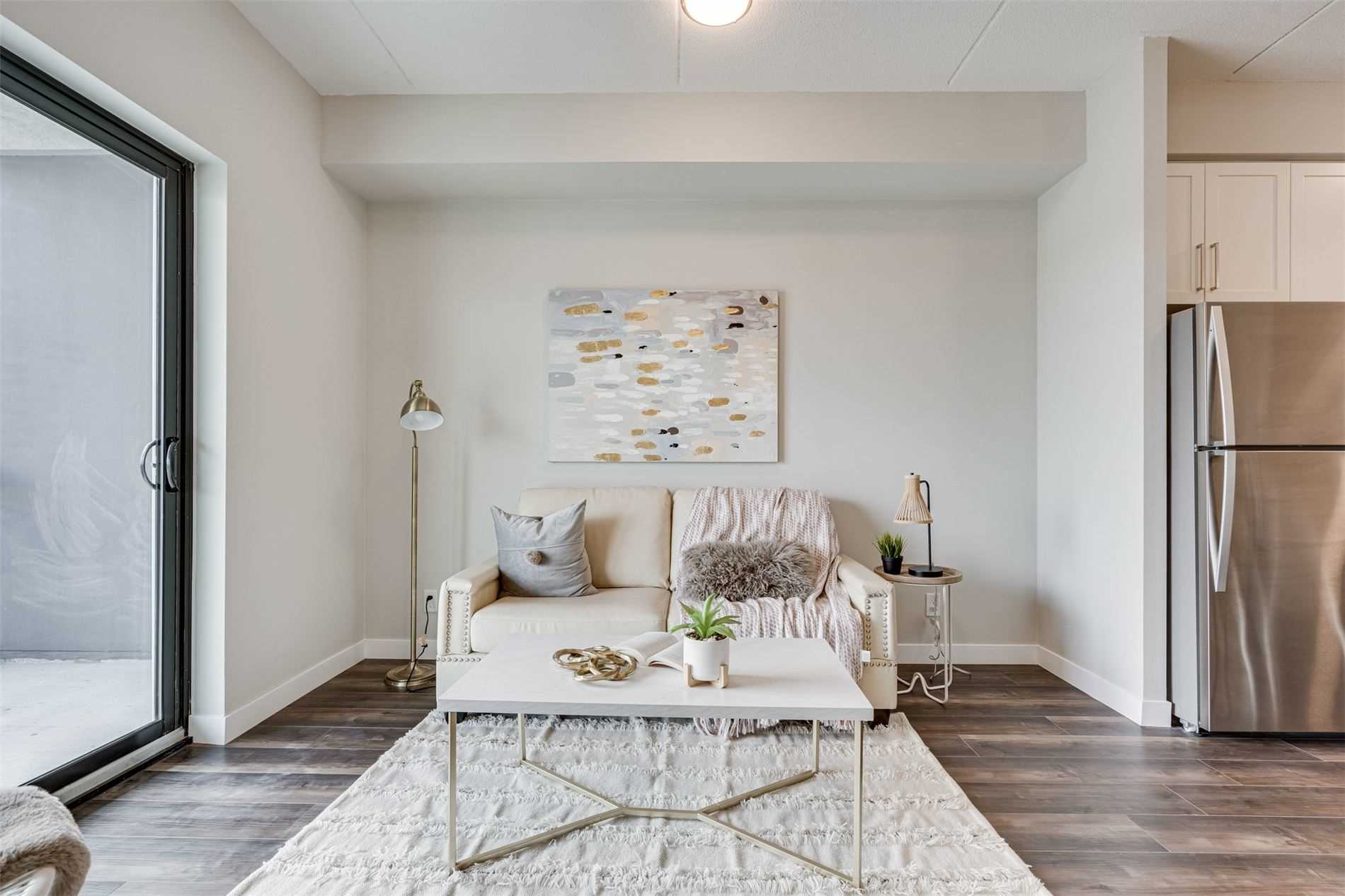15 Queen St S, #1712