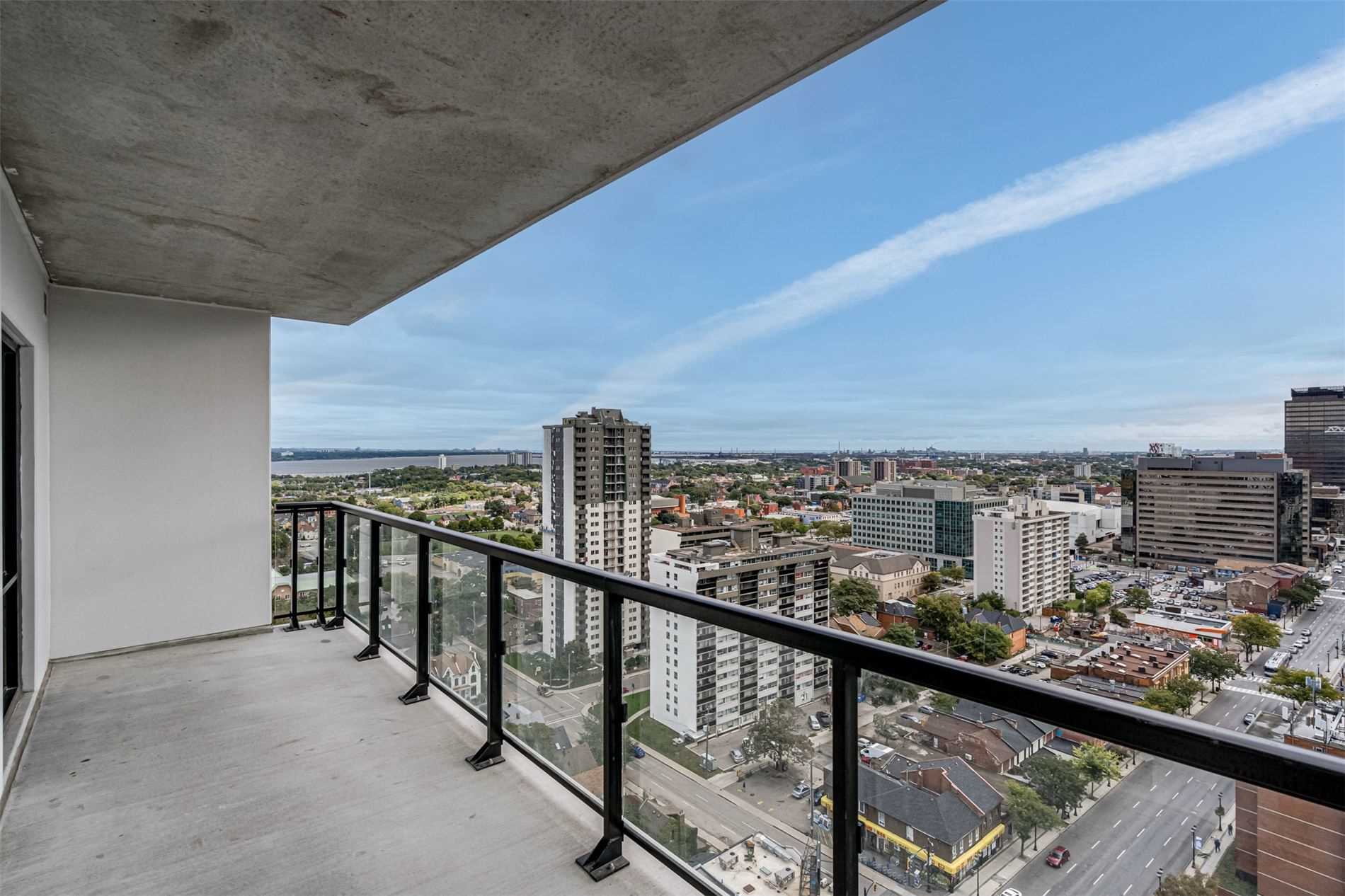 15 Queen St S, #1712