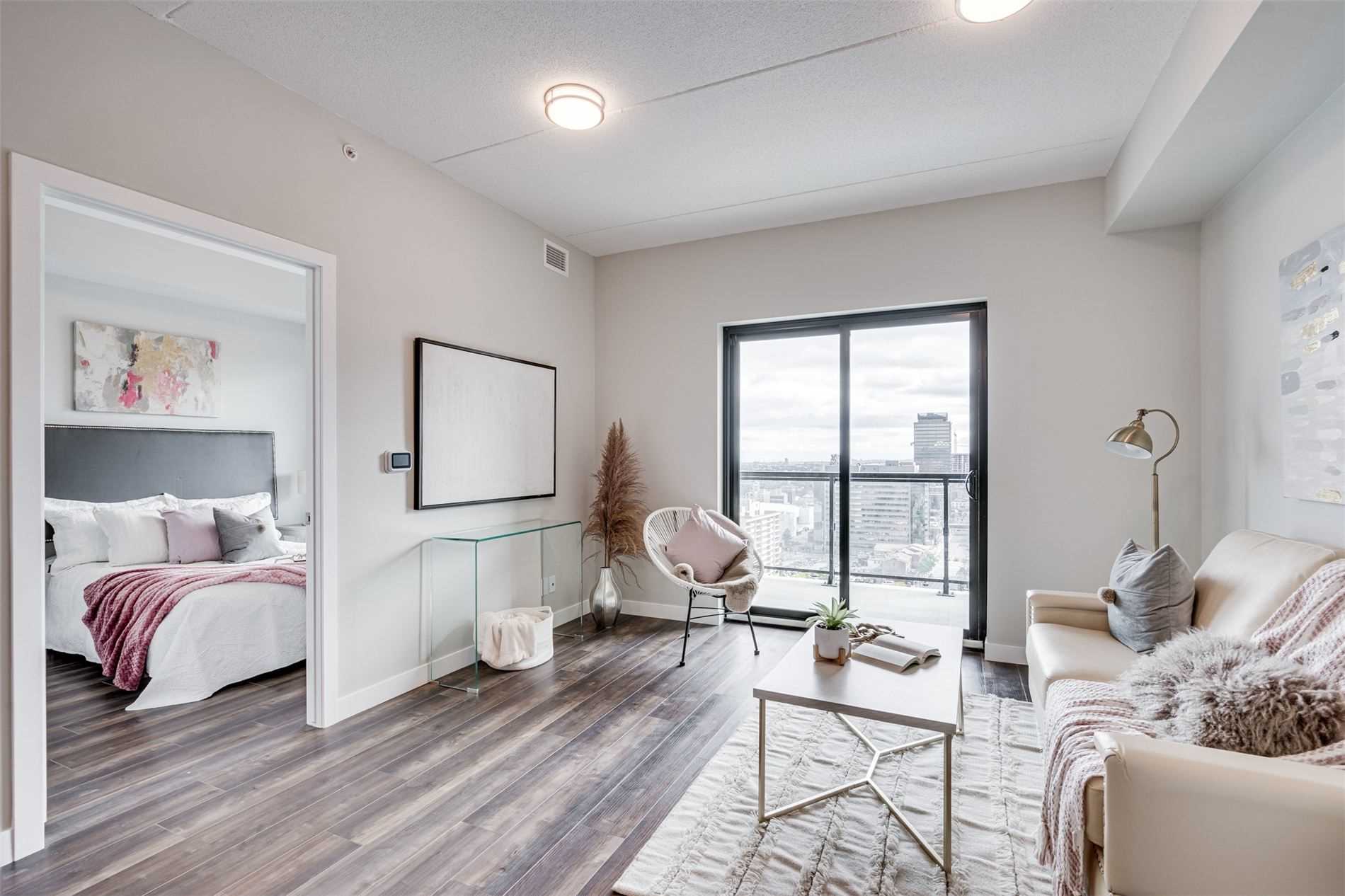 15 Queen St S, #1712