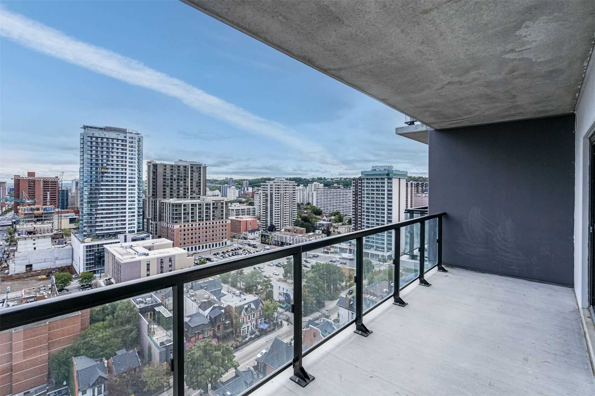 15 Queen St S, #1712