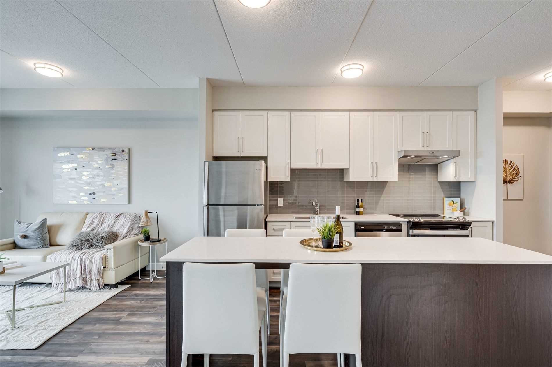 15 Queen St S, #1712