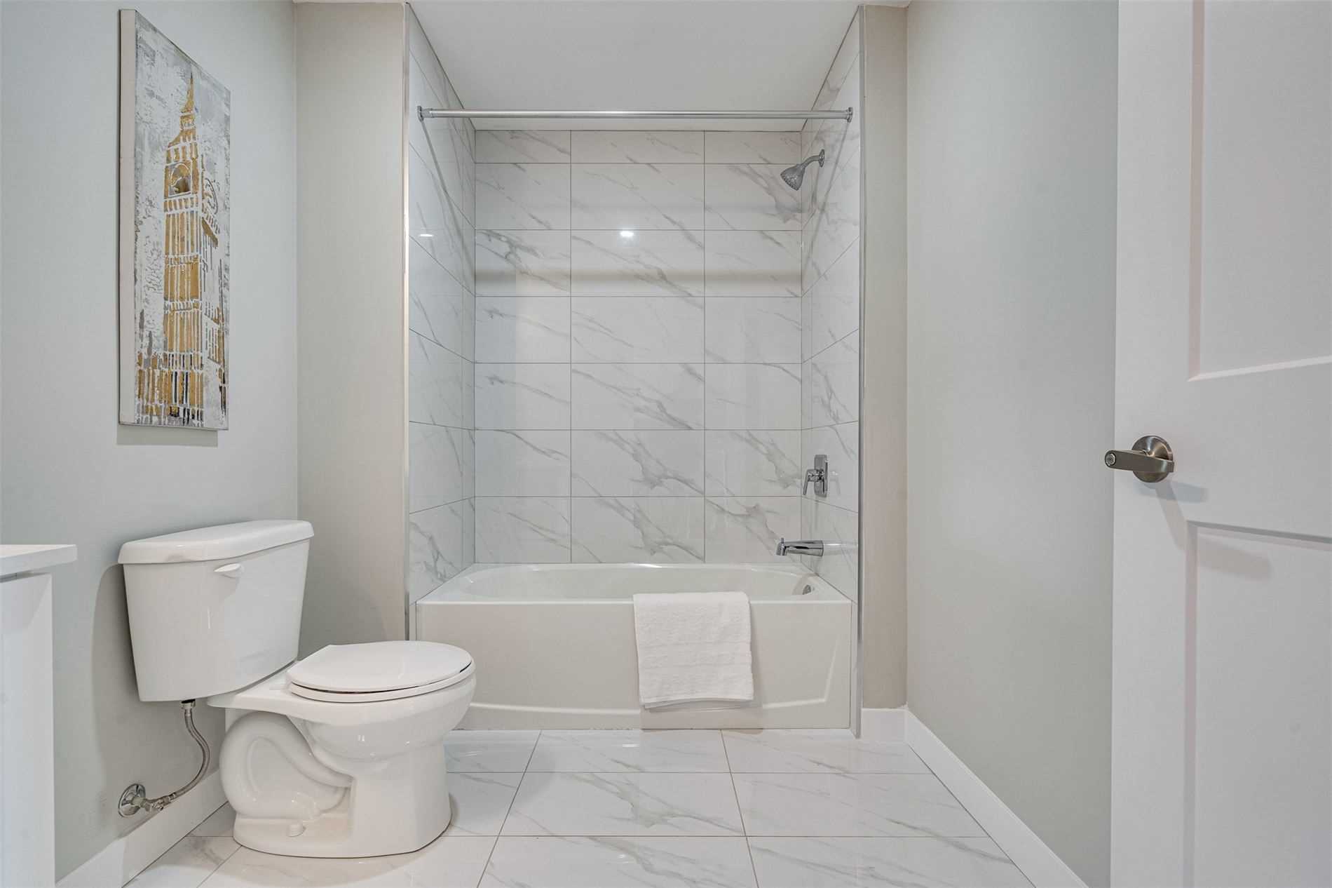 15 Queen St S, #1712