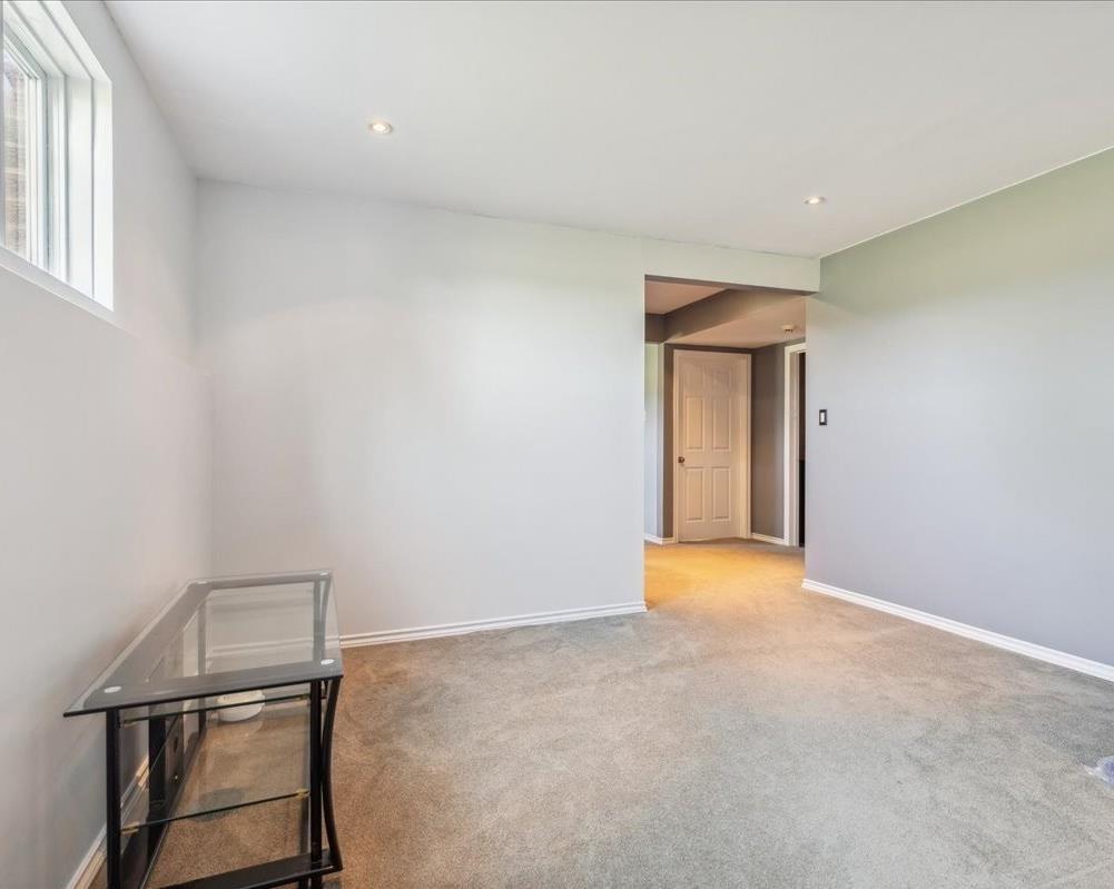 24 King St N