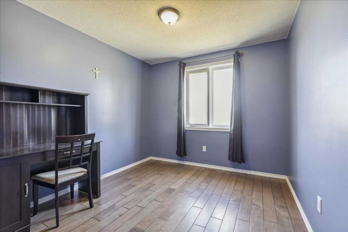 24 King St N