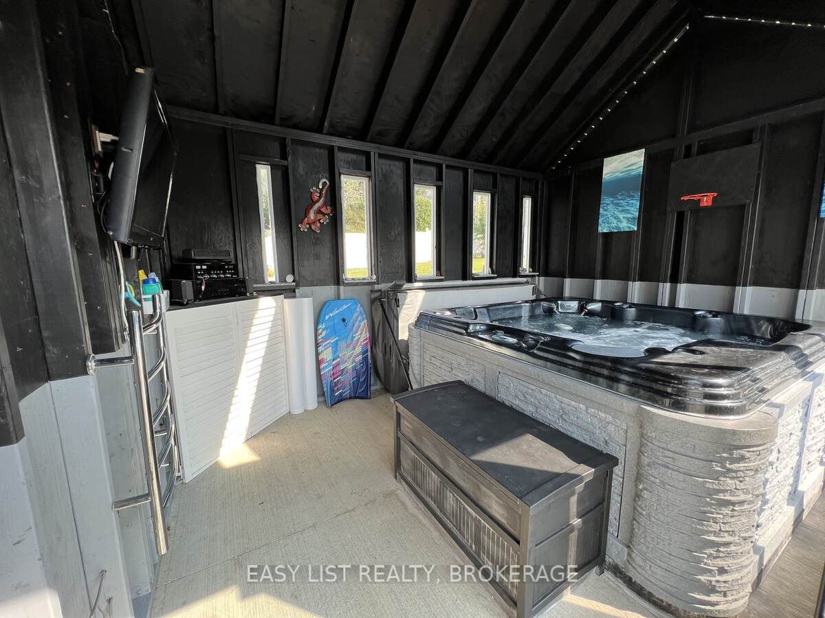 17 Sunset Dr