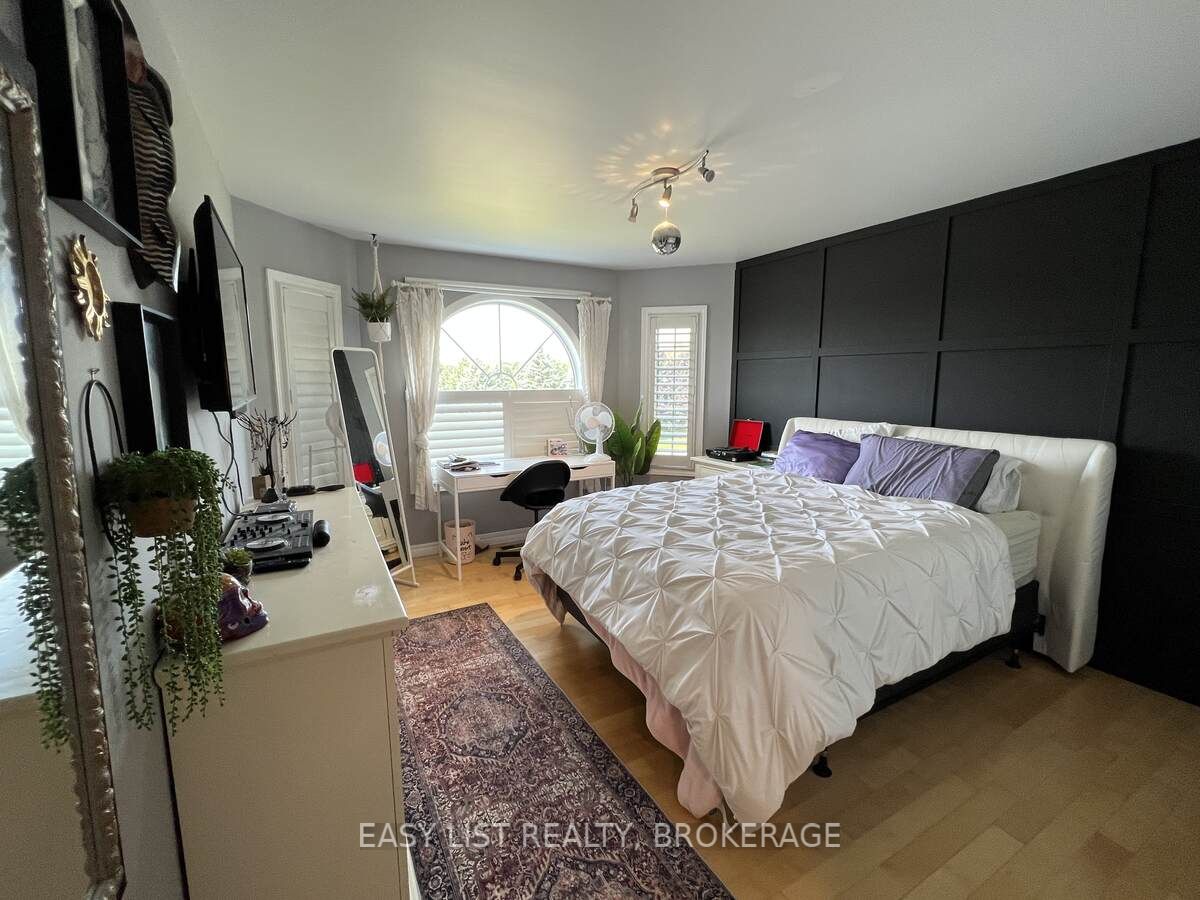 17 Sunset Dr