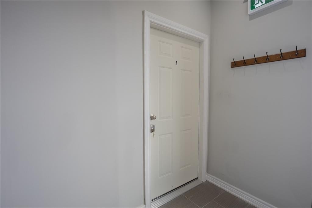 166 John St S