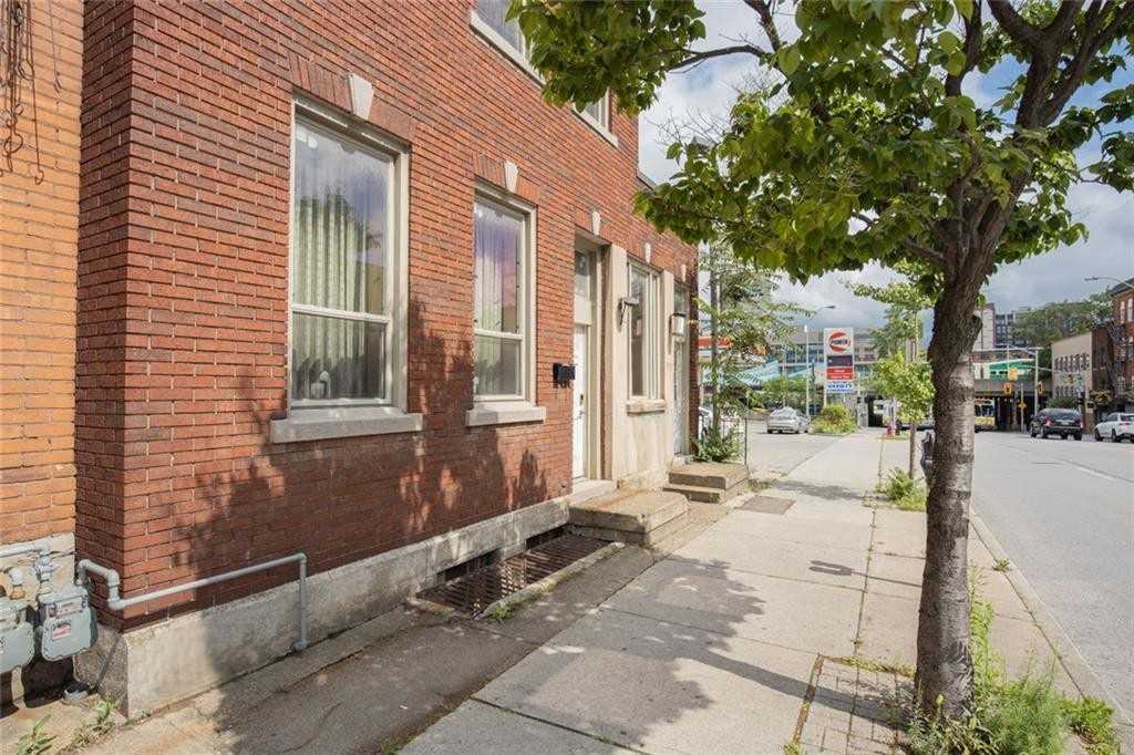 166 John St S