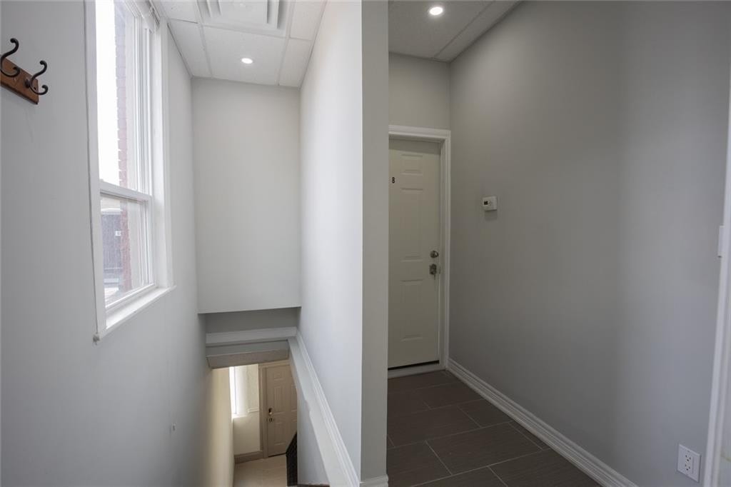 166 John St S
