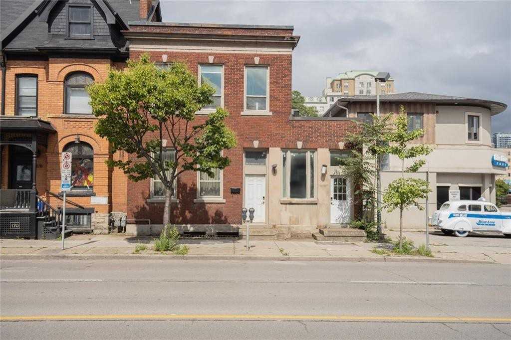 166 John St S