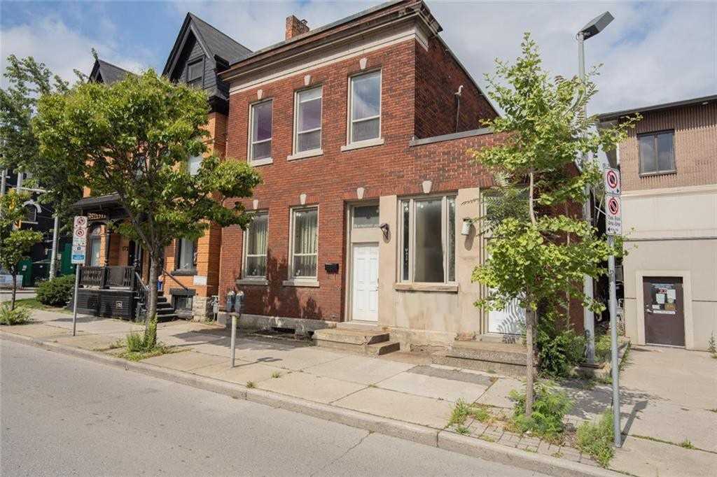 166 John St S