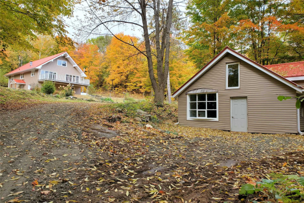 9297 Highway 118 E, Minden Hills